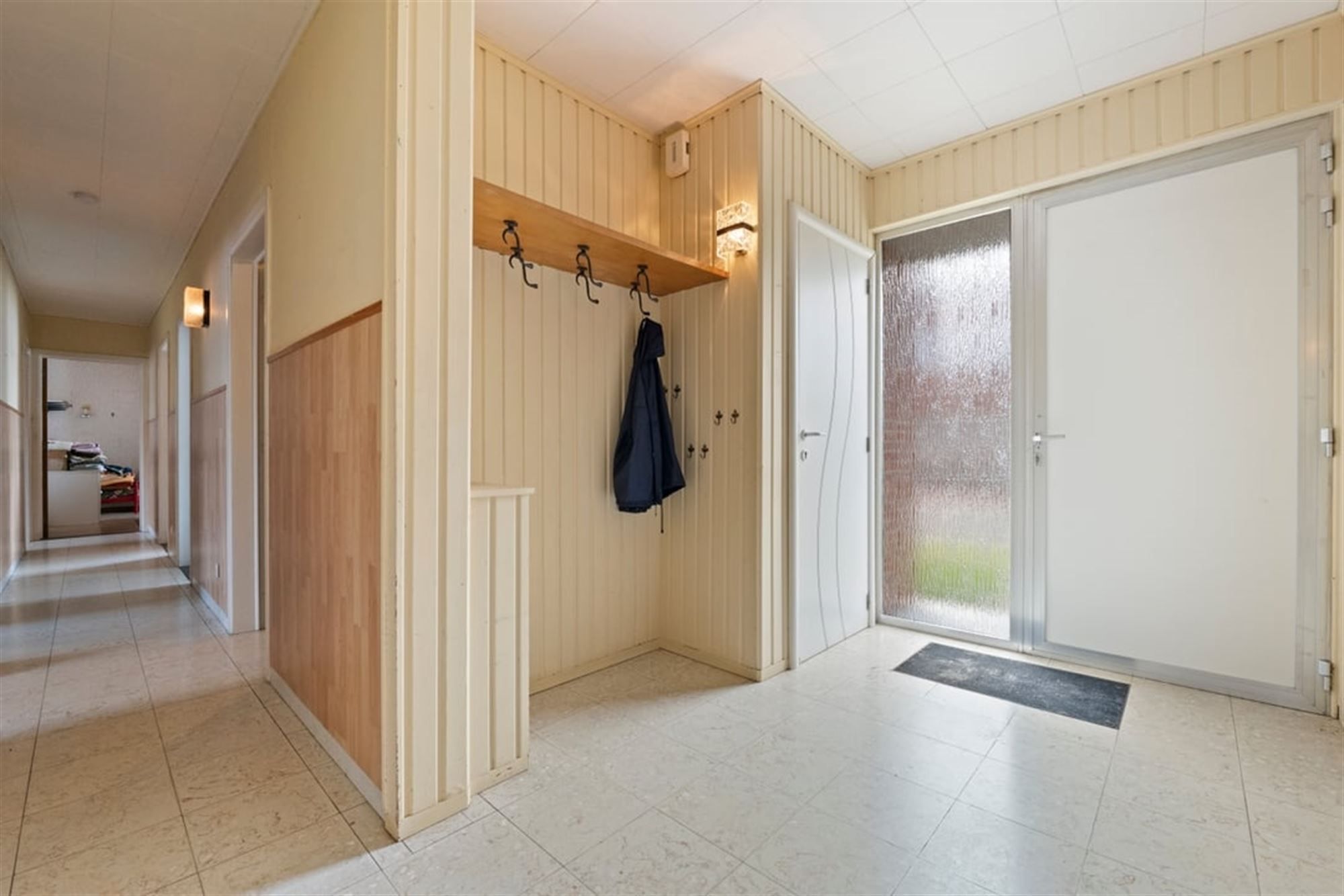 OP TE FRISSEN GELIJKVLOERSE GEZINSWONING OP EEN KNAP PERCEEL VAN 14A29CA IN WOMMERSOM foto 5
