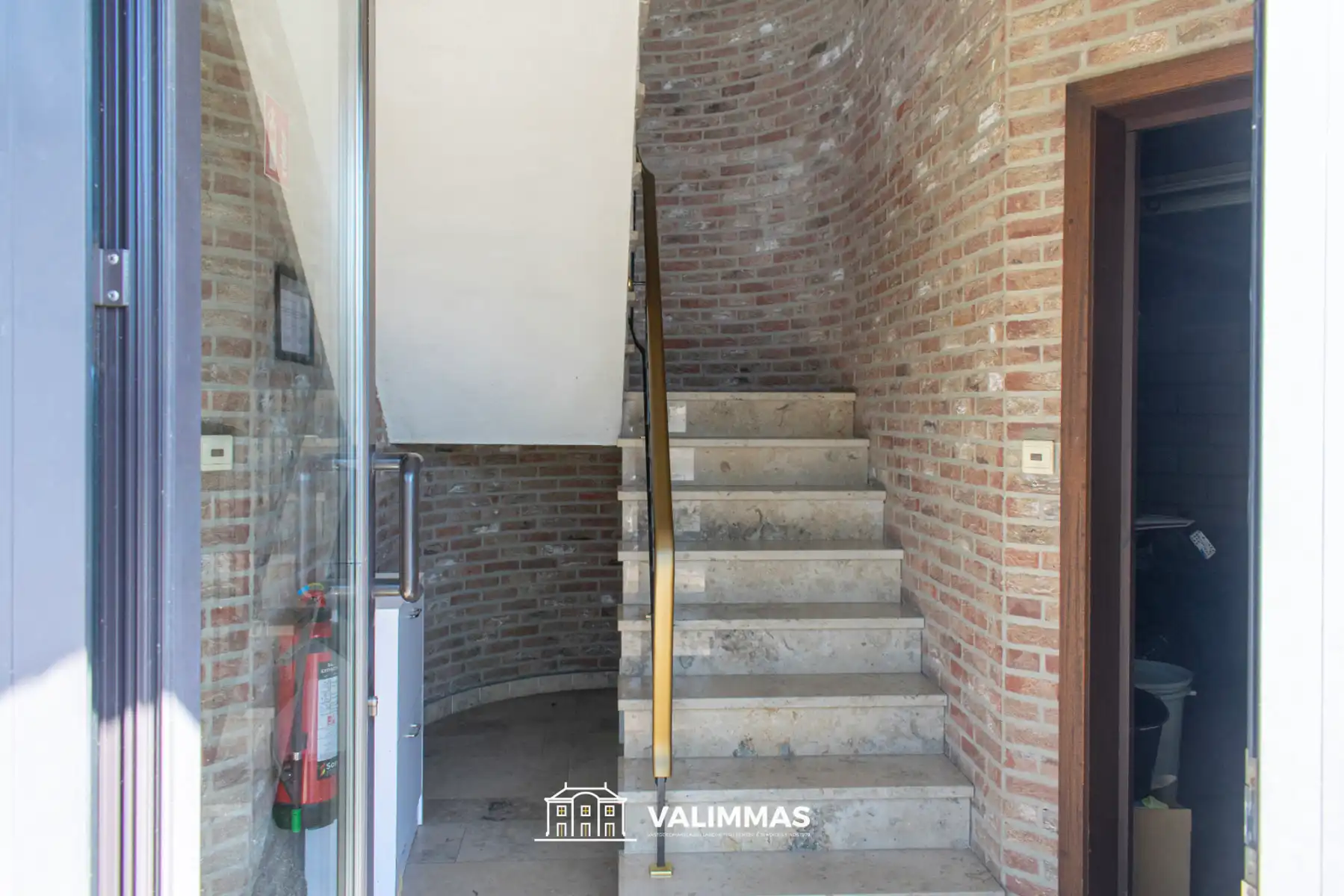 Welgelegen opbrengsteigendom met 3 appartementen & garage... foto 4