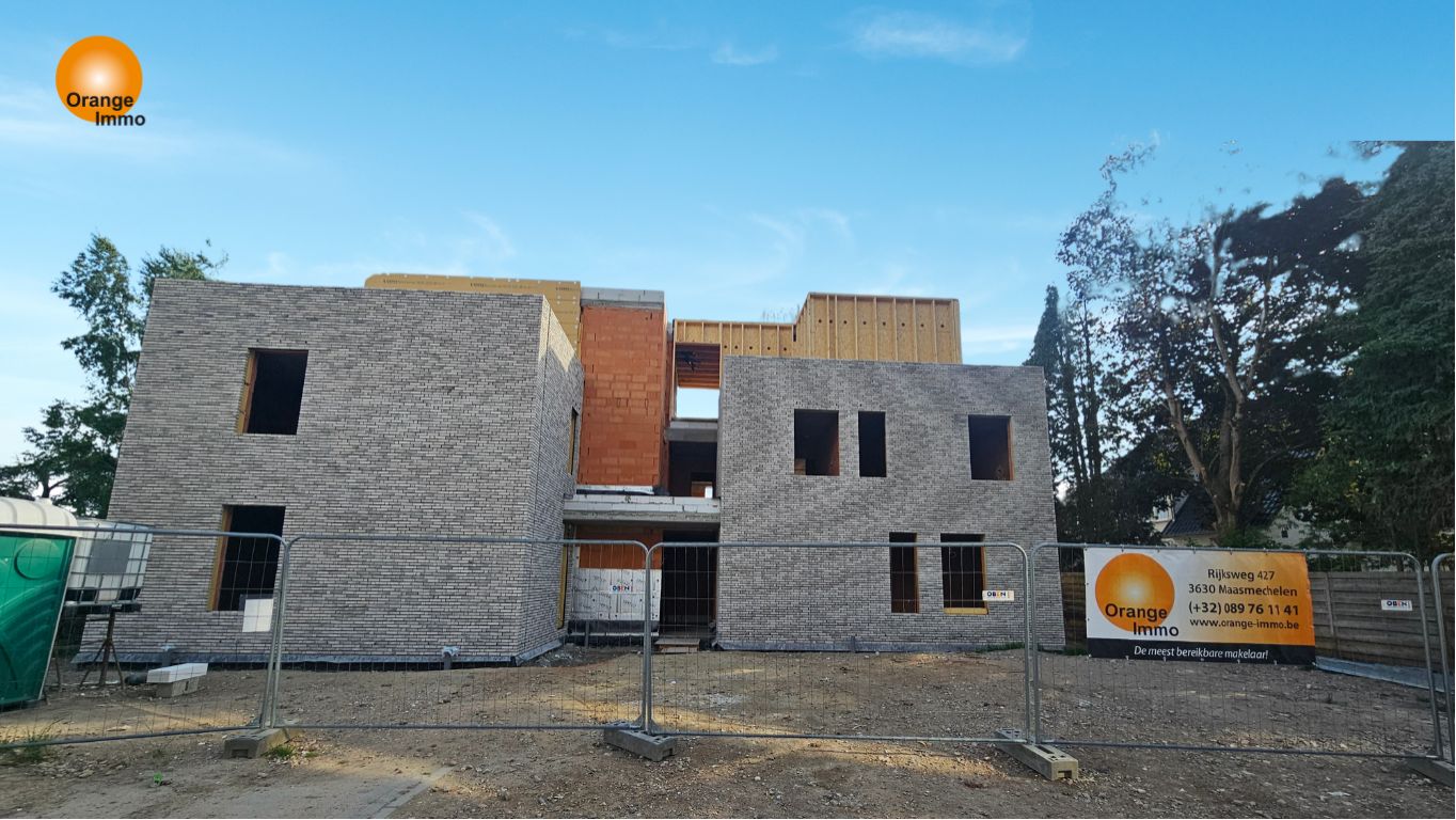 Luxe gelijkvloers appartement van 116m² met zonnig terras 23m² en tuin 177m² gelegen in het centrum van Maasmechelen.  foto 2