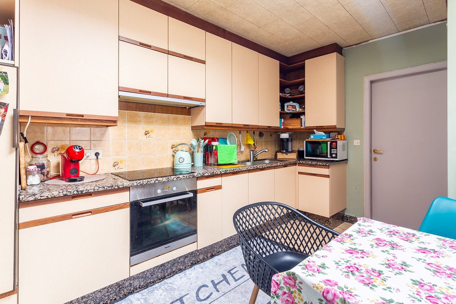 Ruime halfopen bebouwing met vijf slaapkamers foto 12
