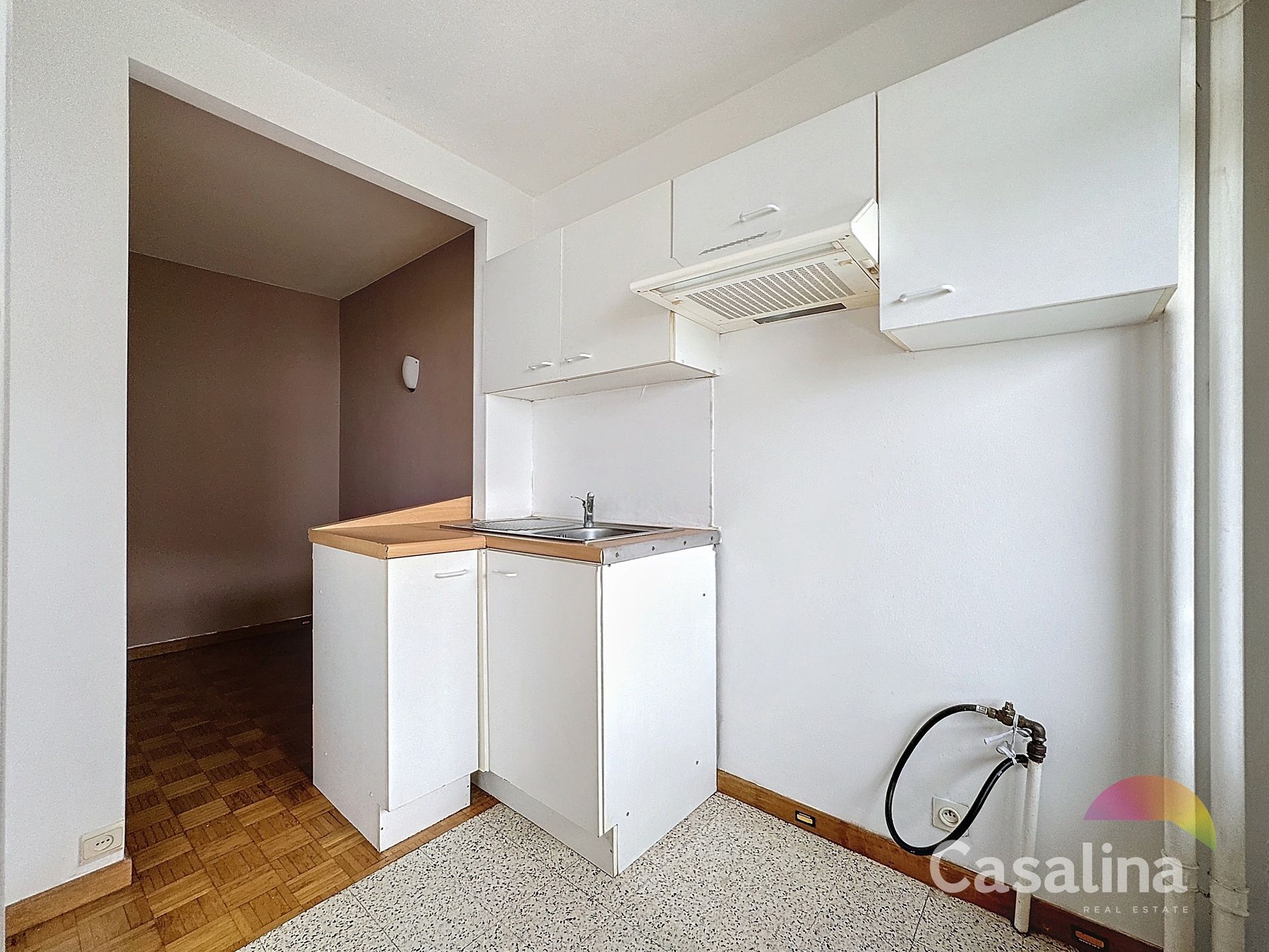 Studio 35m² met terras, kelder en parking te koop foto 4