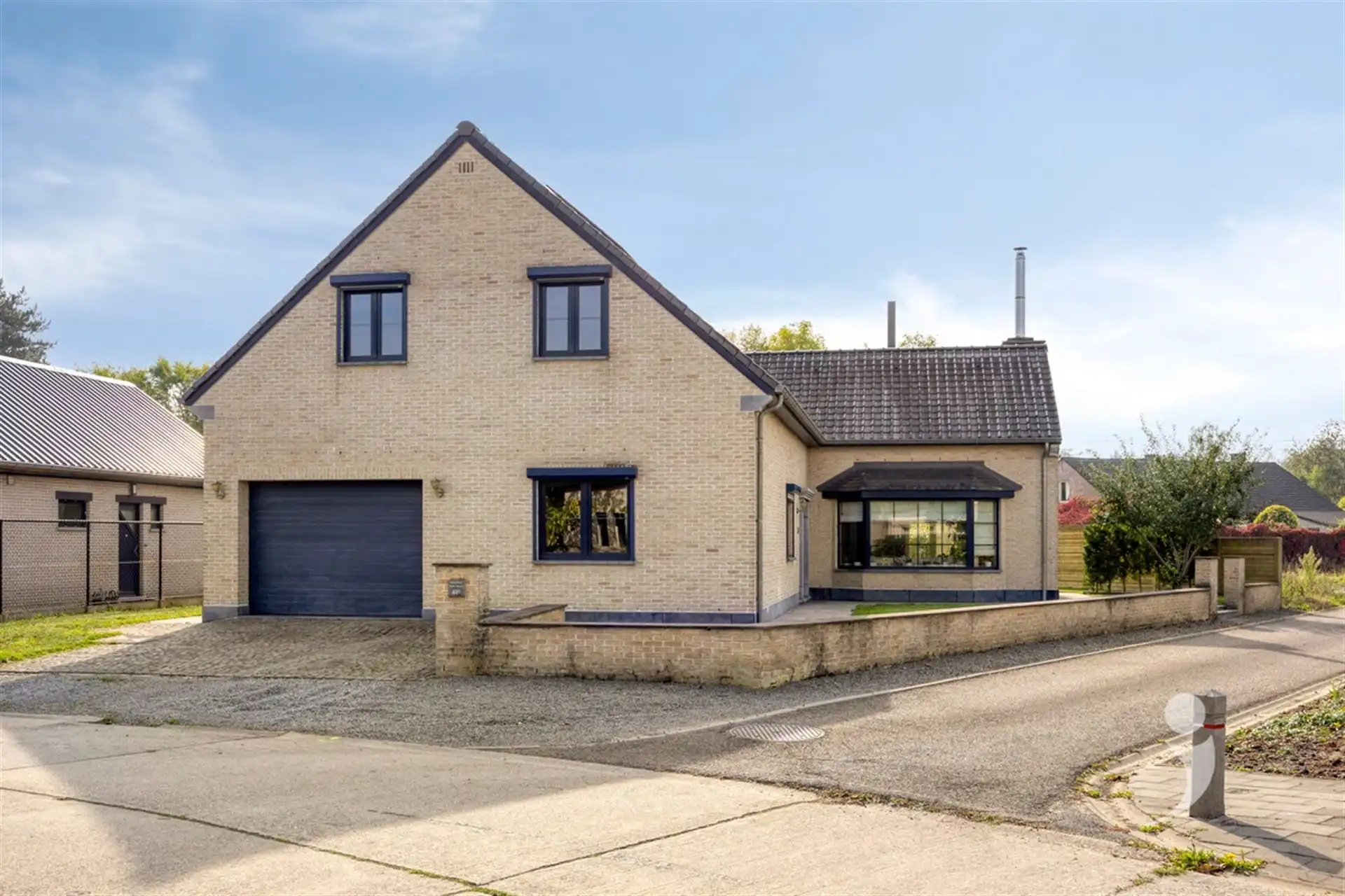 Prachtige villa met hoogwaardige afwerking foto {{pictureIndex}}