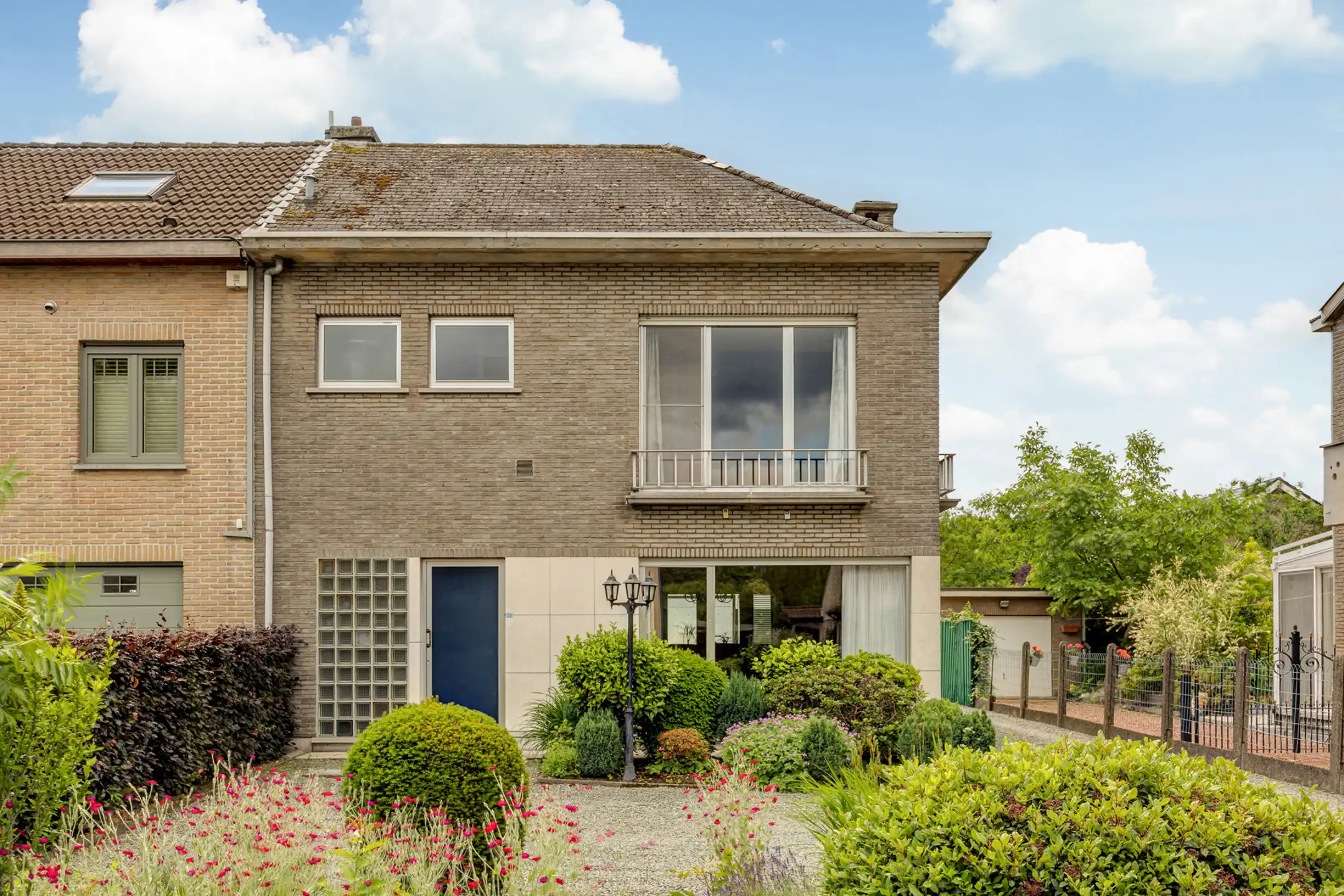  Halfopen bebouwing met tuin en garage foto 30