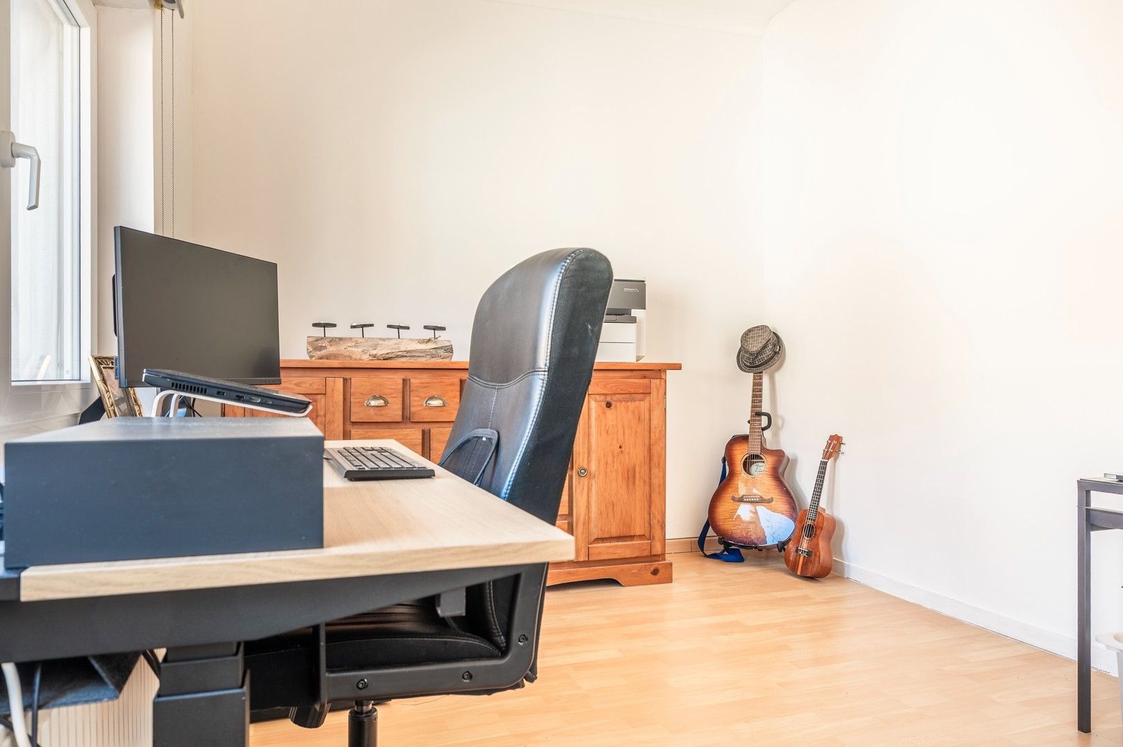 Instapklare woning met magazijn foto 11