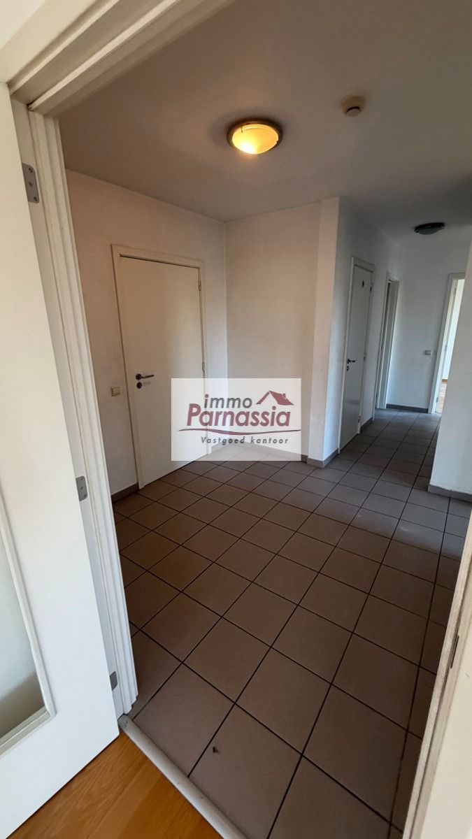 Zeer aangenaam en centraal gelegen 3 slaapkamer appartement  foto 18