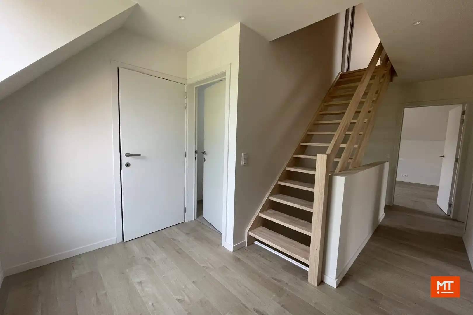 Nieuwbouwwoning te huur met 3 ruime slaapkamers en carport foto 10