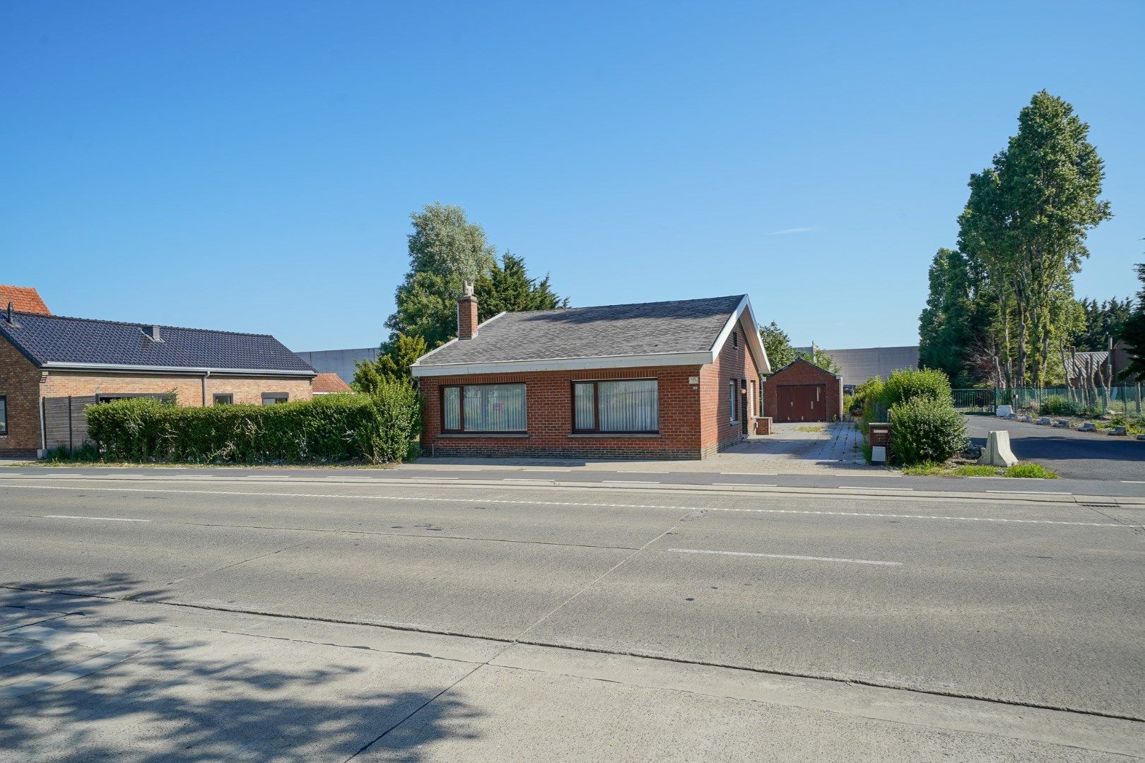 Hoofdfoto van de publicatie: Alleenstaande bungalow op 1062 m² te Oostende