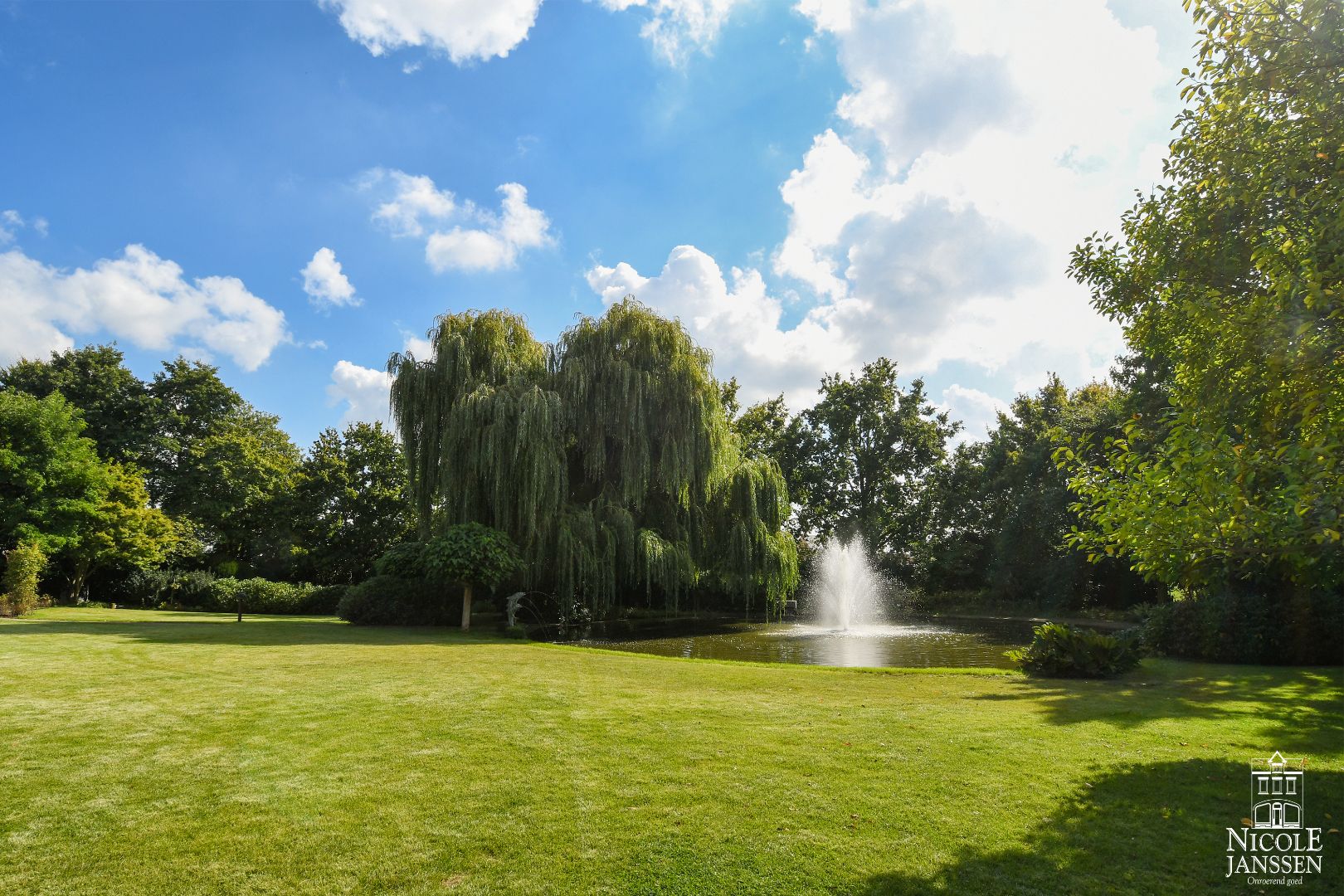 Exclusieve villa met binnenzwembad gelegen op een residentiële locatie foto 30