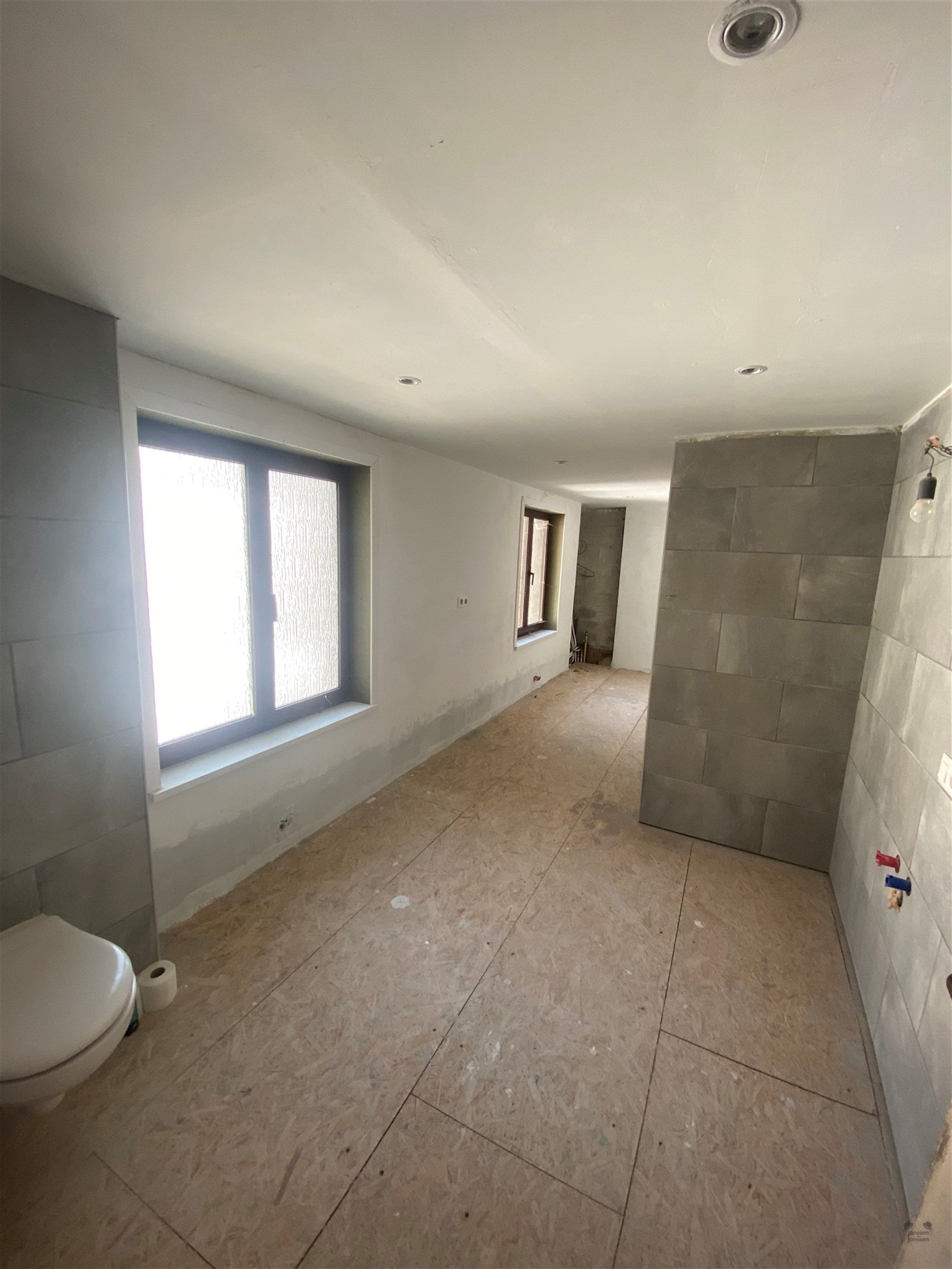 Ruime woning met 5 slaapkamers te Oostende foto 10