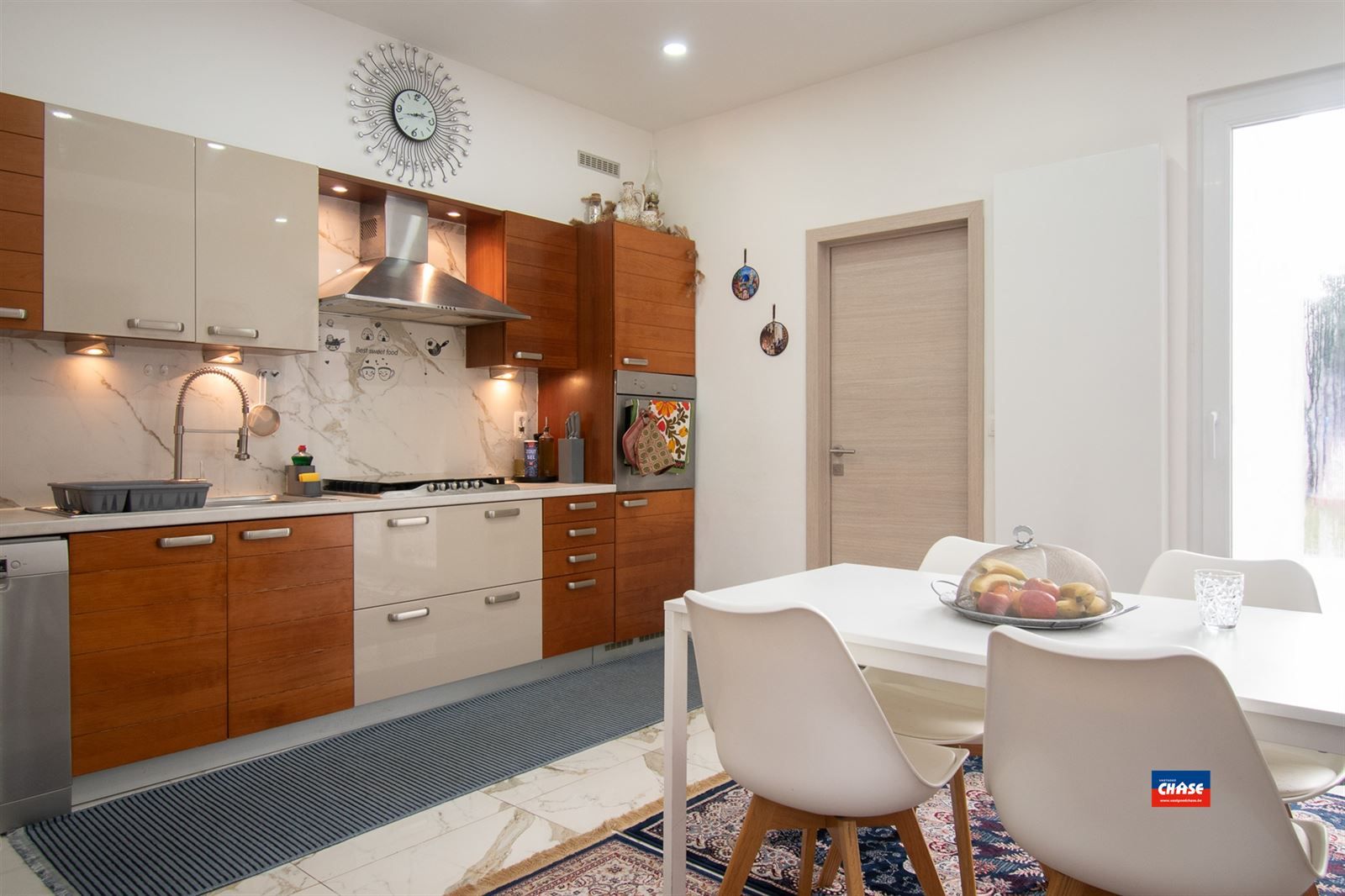 Knap gerenoveerde gezinswoning met 3 slaapkamers en tuin foto 6