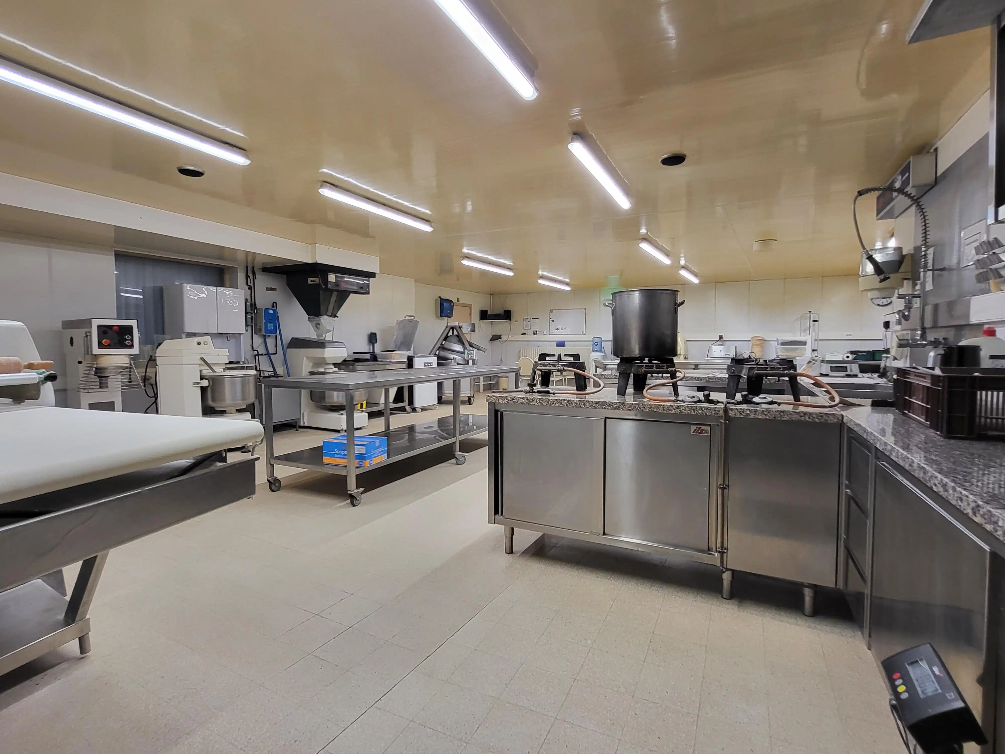 Handelspand met woongelegenheid en ruime tuin in het charmante Sint-Maria-Lierde foto 9