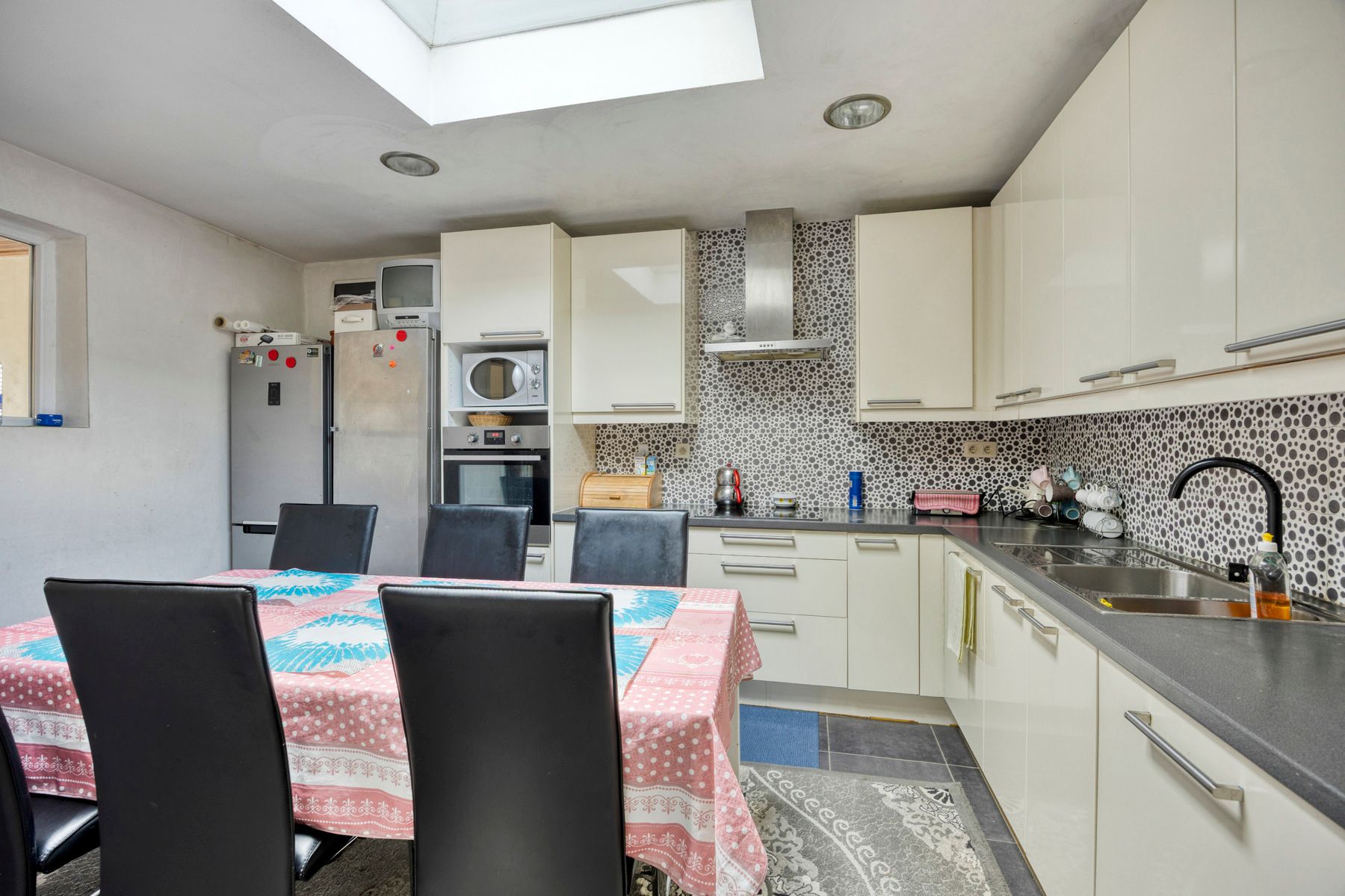 Ruime woning met tuin en handelsruimte in Lokeren foto 8