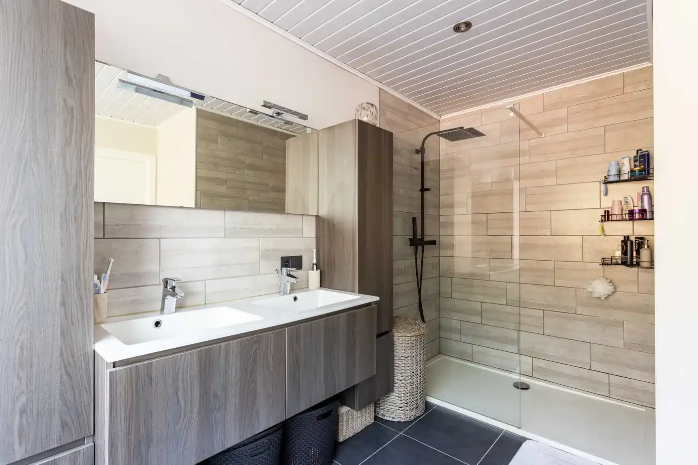 Instapklare, vernieuwde woning op rustige locatie! foto 8