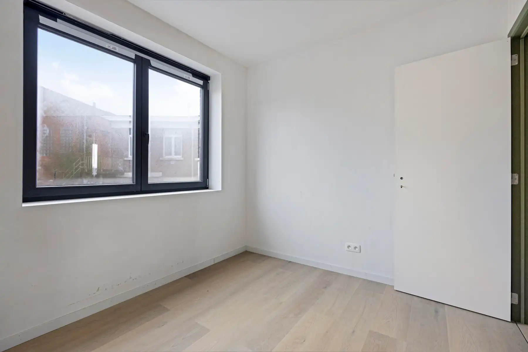 Nieuwbouwwoning met 5 slaapkamers en 1 badkamer. foto 15