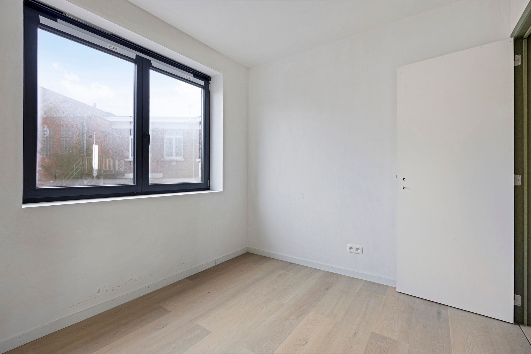 Nieuwbouwwoning met 5 slaapkamers en 1 badkamer. foto 15