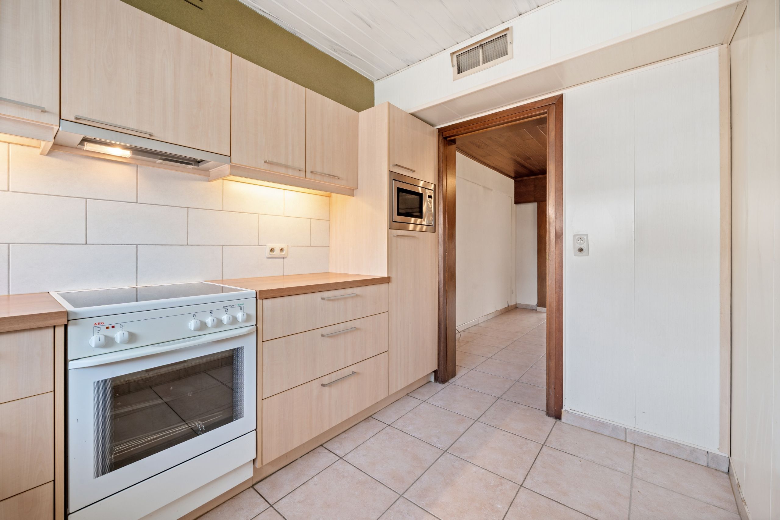 Op te frissen rijwoning op 197m2 in een centraal gelegen buurt foto 7