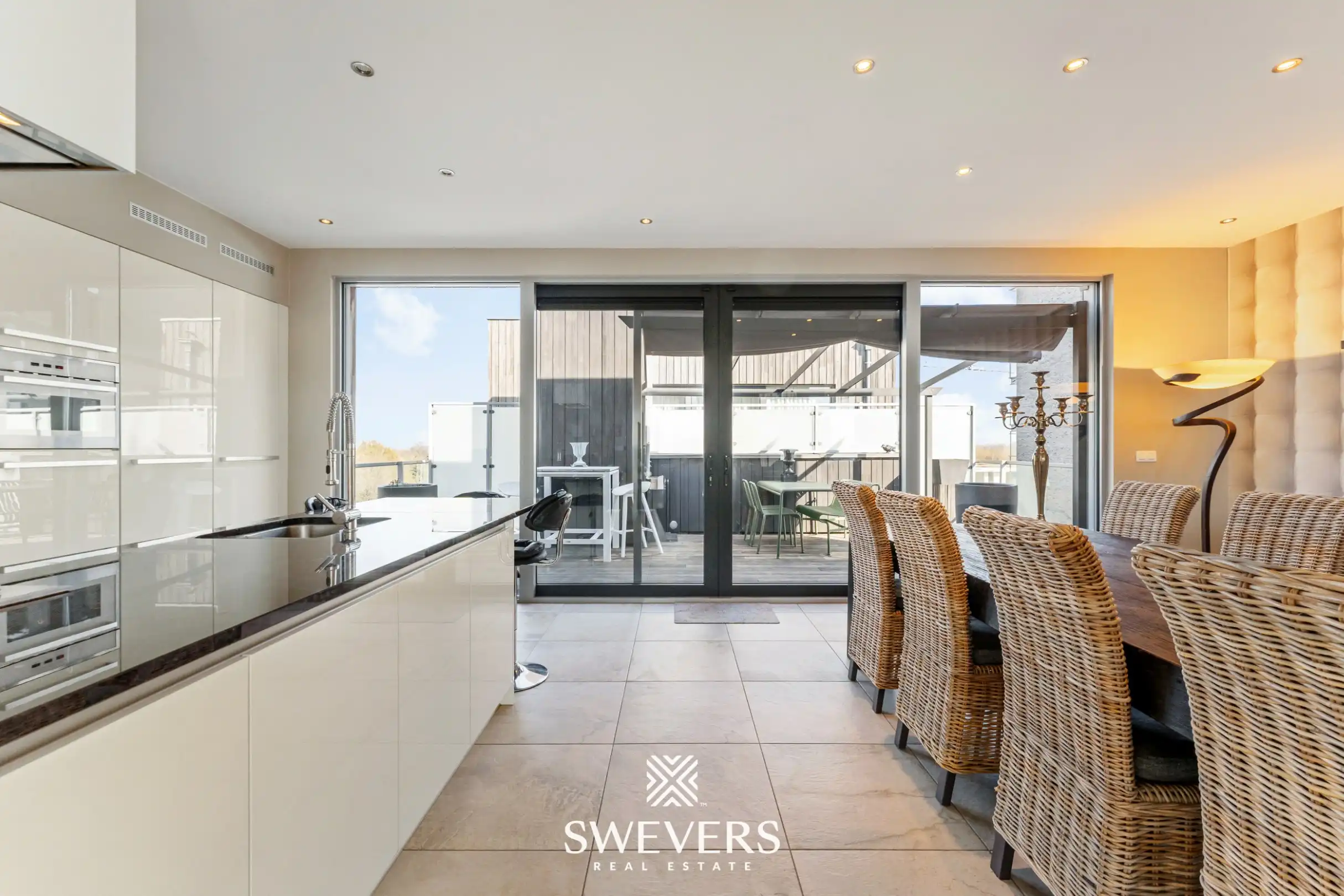 Luxueus penthouse van 204 m² met uitzonderlijke terrassen en panoramisch zicht in Hasselt foto 12