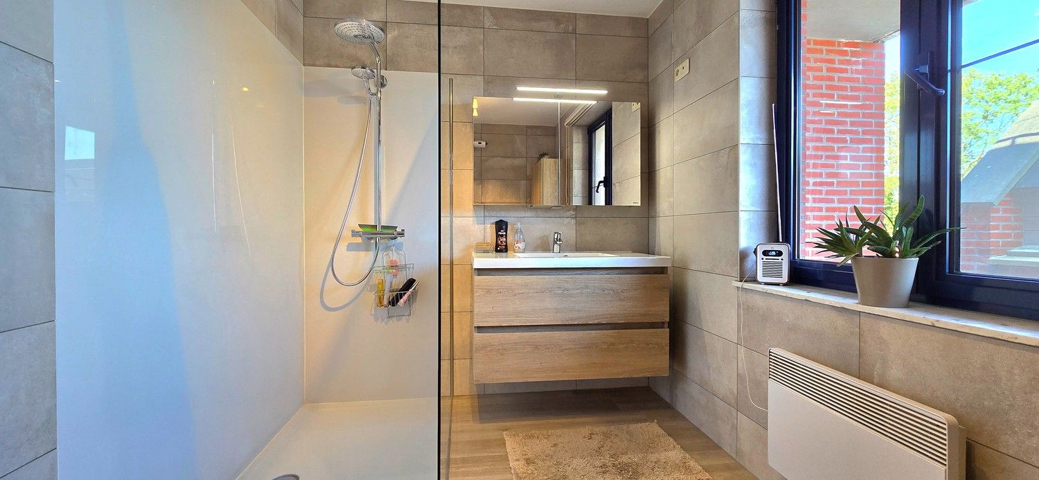 TE KOOP : instapklaar appartement op centrale ligging met 2 slaapkamers en 2 terrassen foto 13