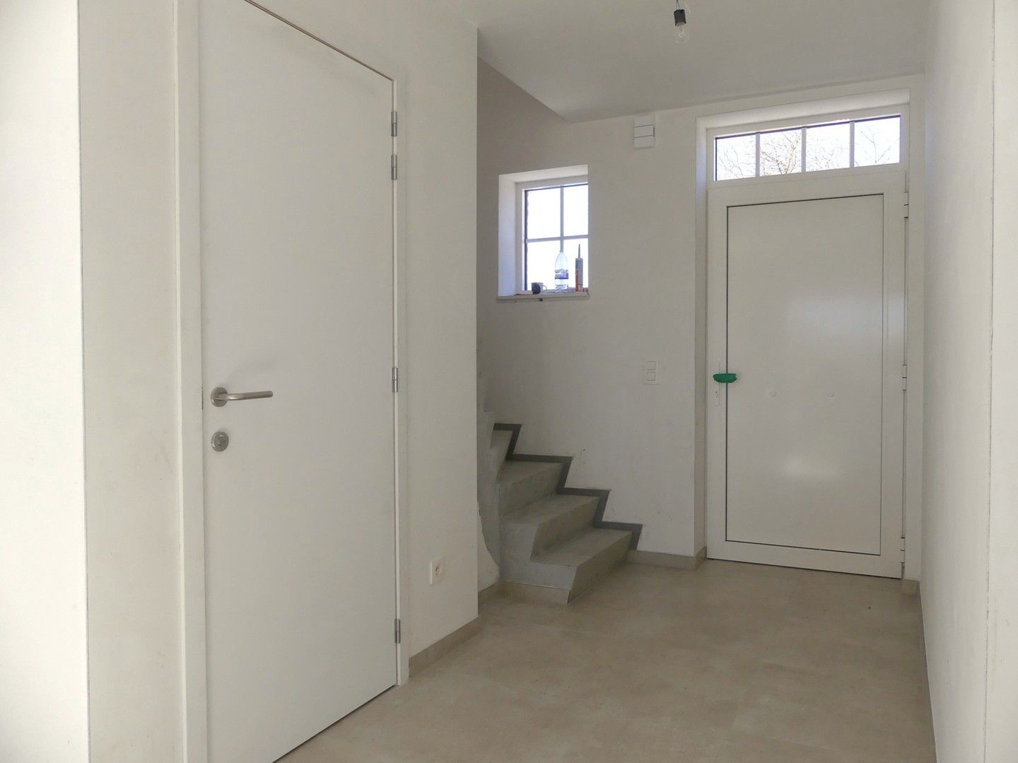Halfopen nieuwbouwwoning met zuidgericht terras, tuin en garage foto 7