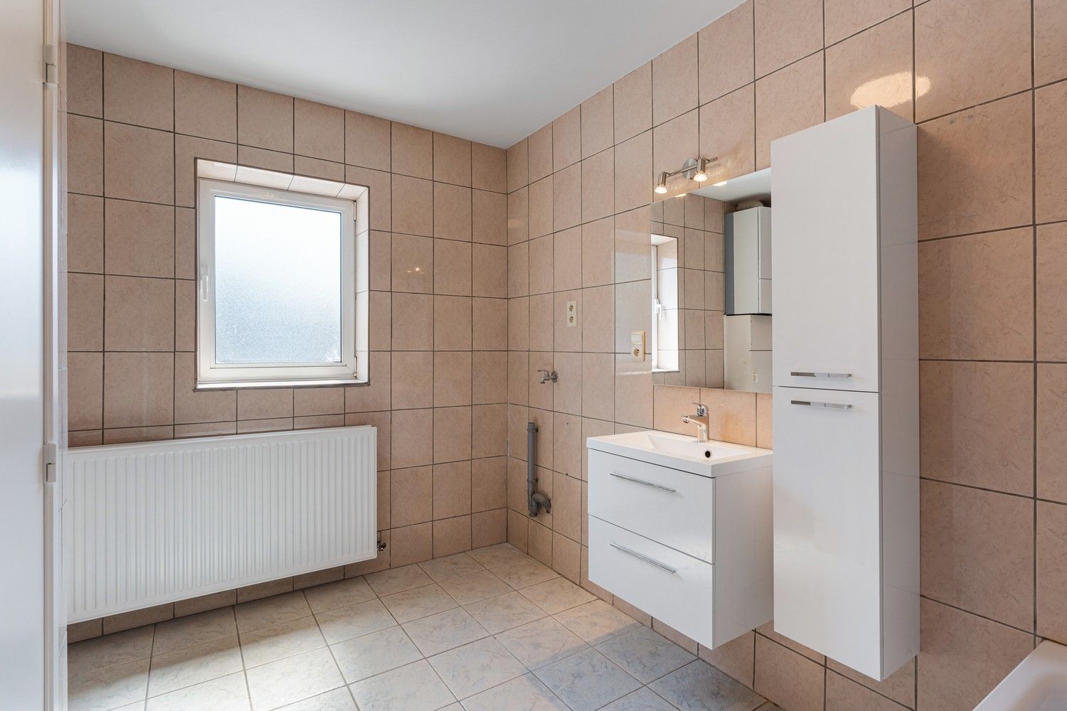 Instapklaar appartement met groot terras op gunstige locatie! foto 11