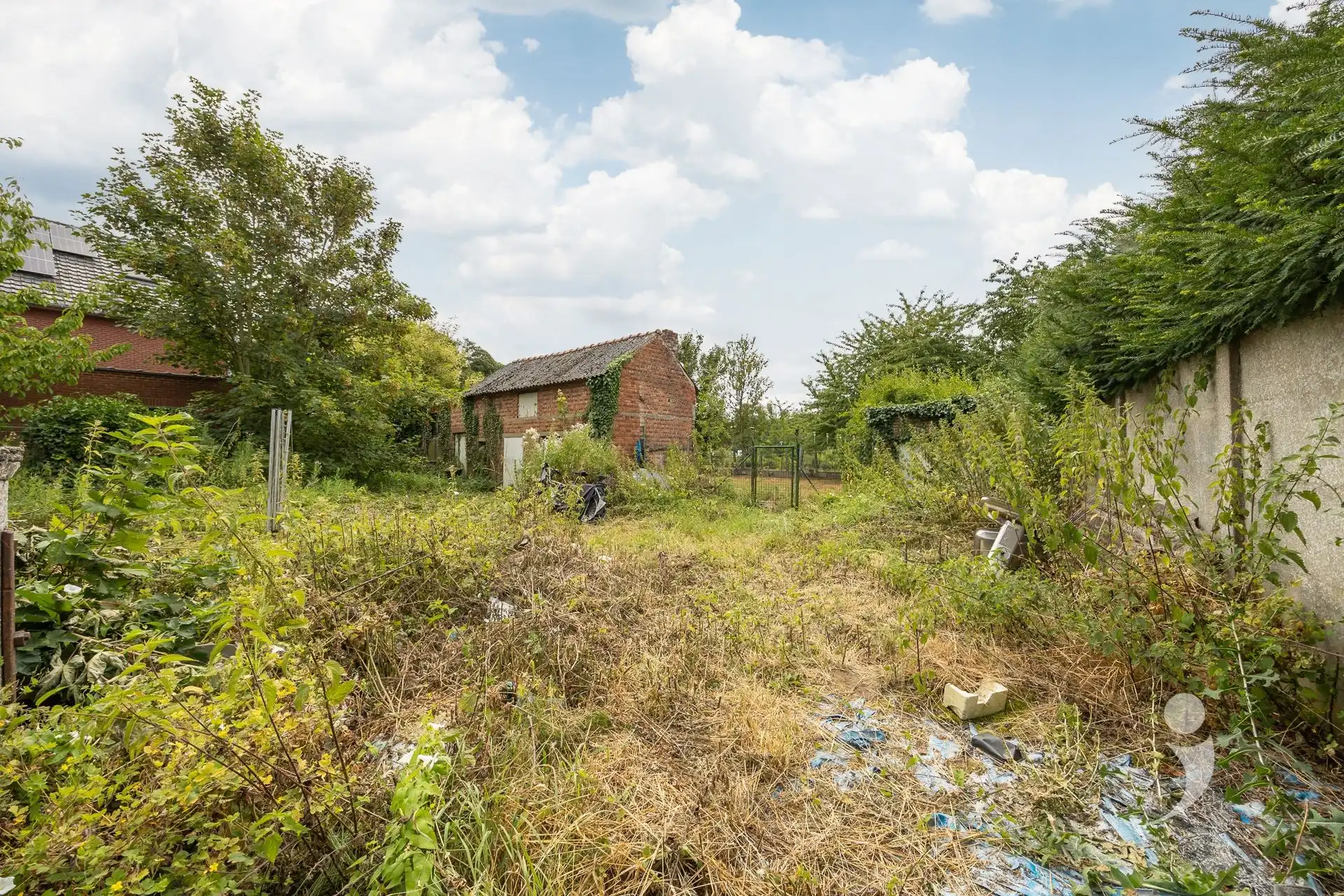 Te renoveren eengezinswoning met grote tuin foto 2