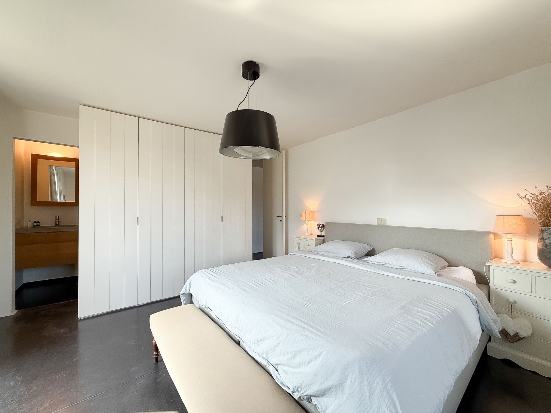 Exclusieve villa met zwembad, gelegen in een groene omgeving foto 25