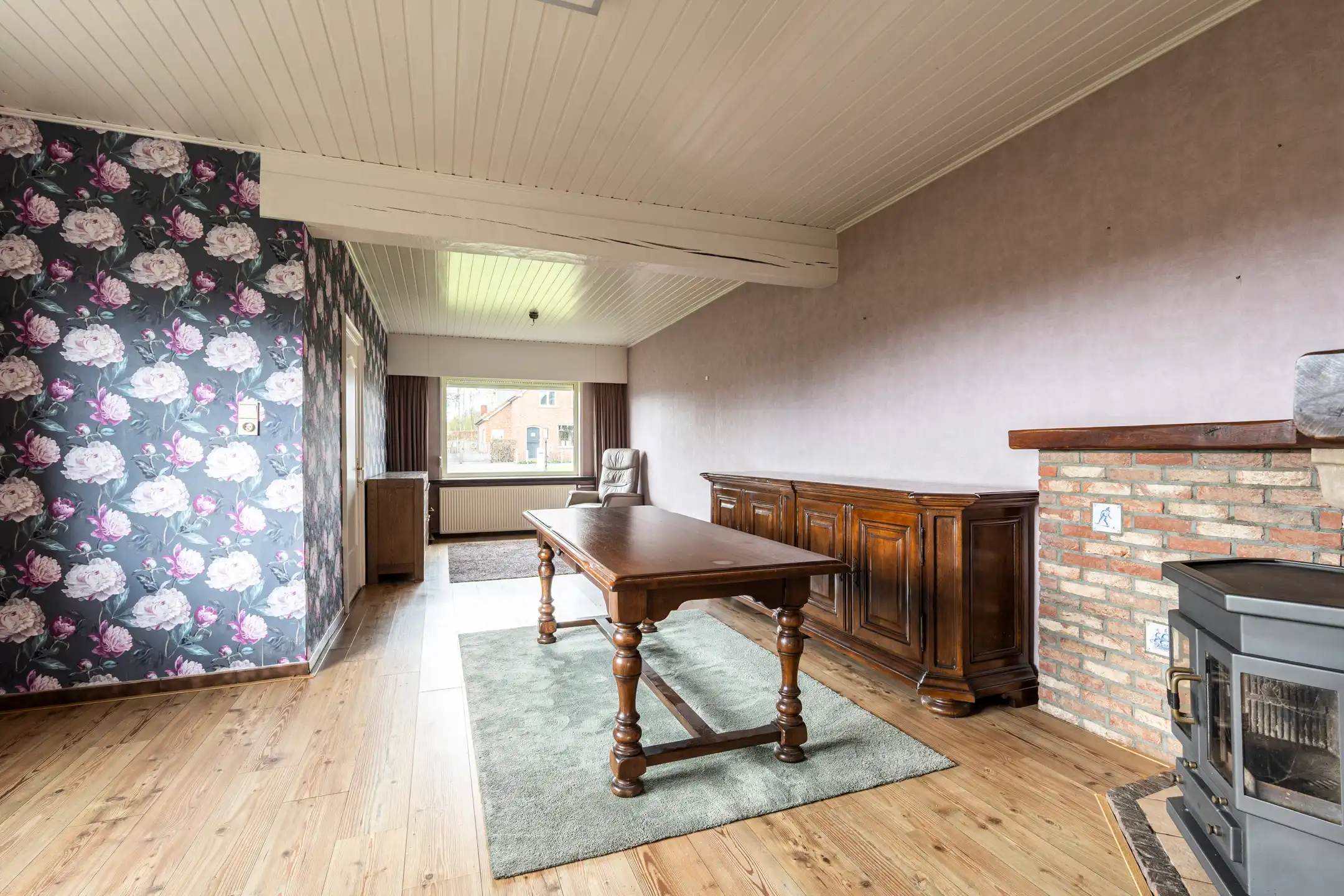  Half open woning met garage/bijgebouw op 610 m² grond. foto 4