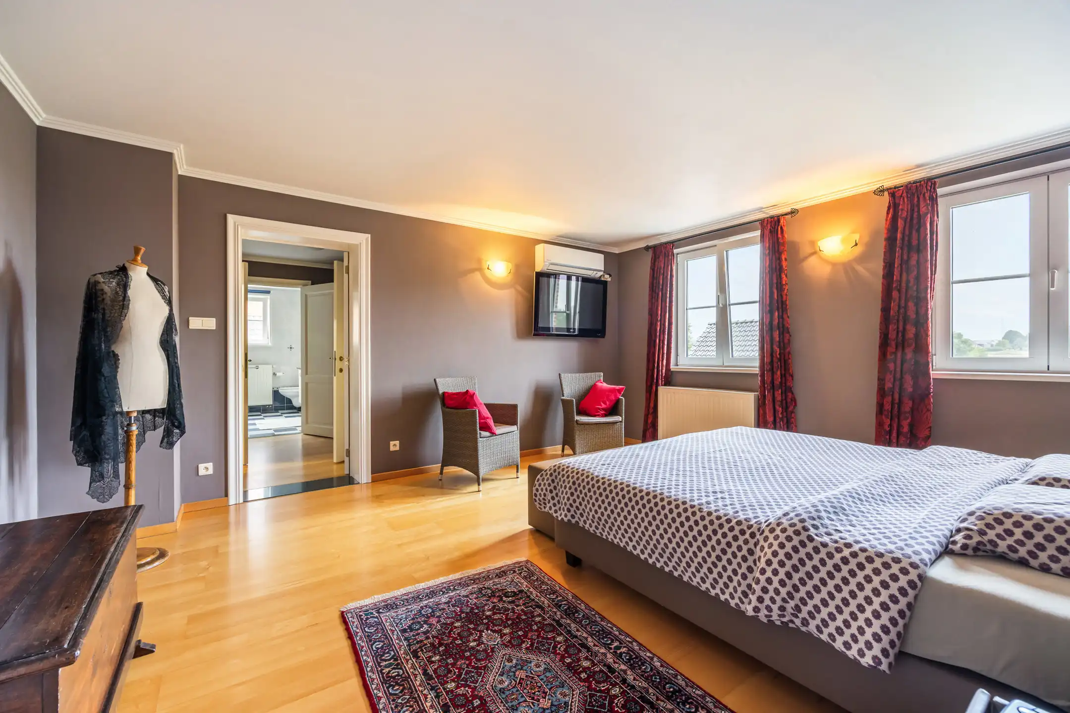 Exclusieve villa met zonnige tuin in Mal foto 27