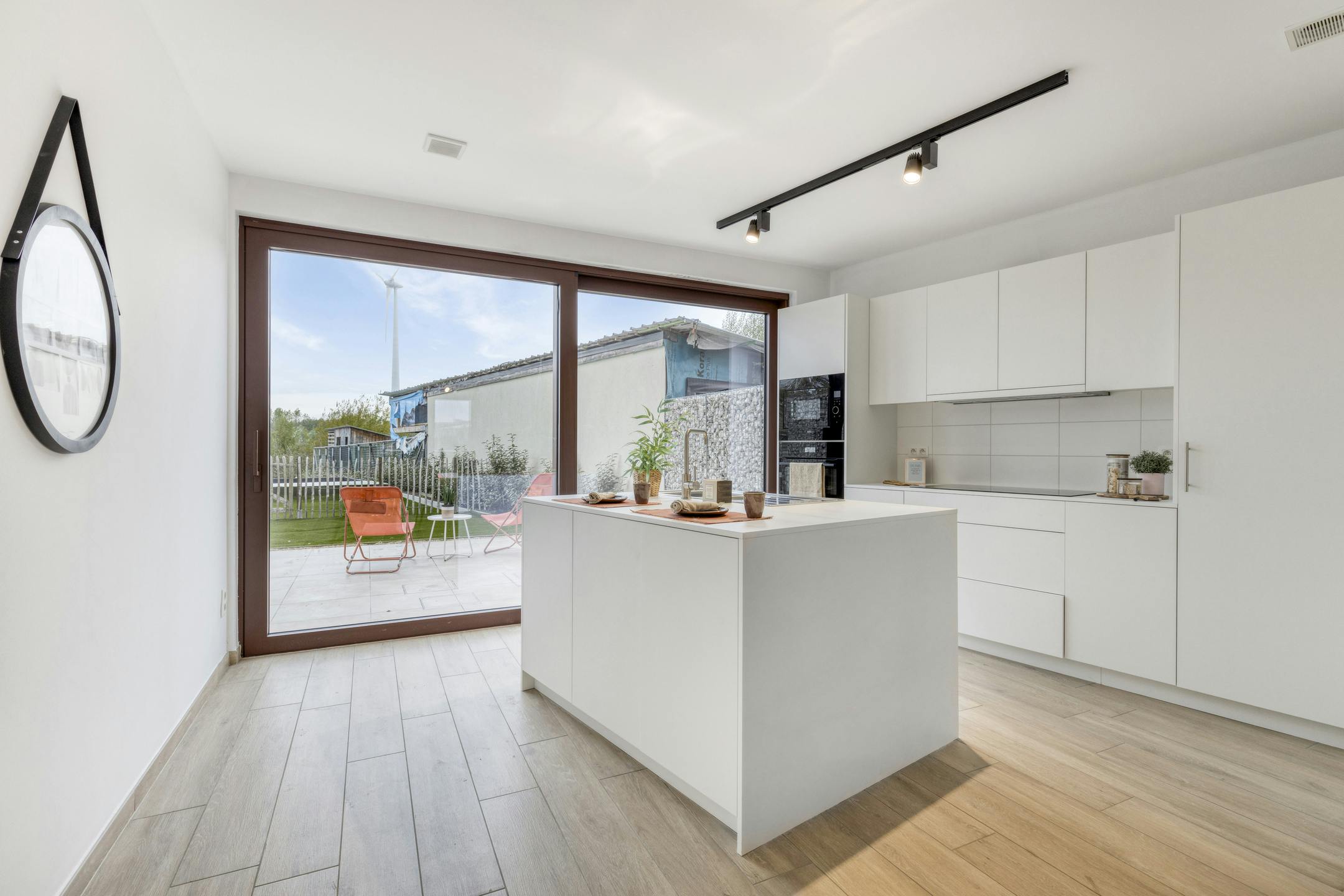 Instapklare nieuwbouwwoning met 3 slaapkamers en zwemvijver foto 5