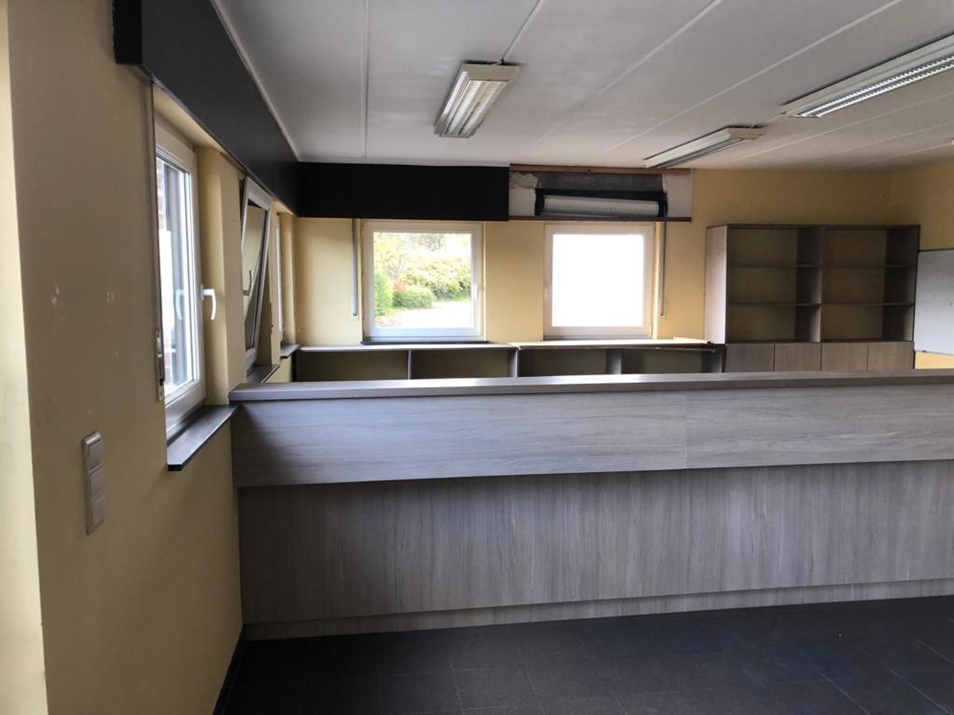 Magazijn met kantoor te Lint foto 6