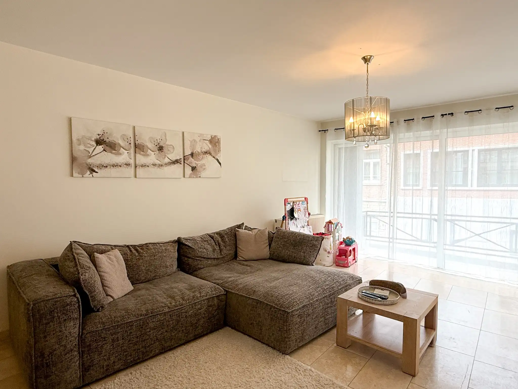 Lichtrijk appartement in centrum Beveren met 2 slaapkamers en 2 terrassen foto 4