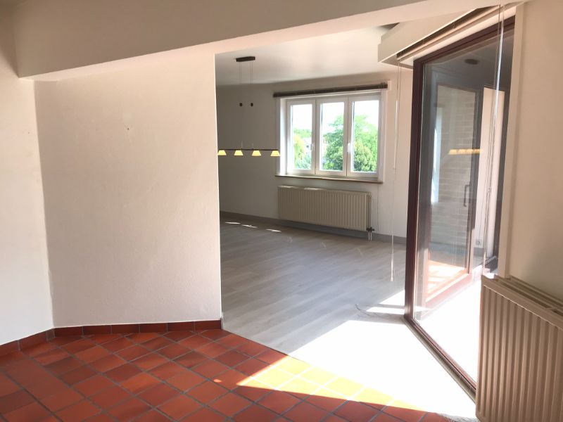 Rustig en zongeoriënteerd 3 slk appartement (153 m²), terras met een groen en weids uitzicht over het Kanaal Gent-Oostende, kelder met private autostaanplaats - op wandelafstand van AZ Sint Jan Campus en op 3 km  van het centrum van Brugge. foto 10