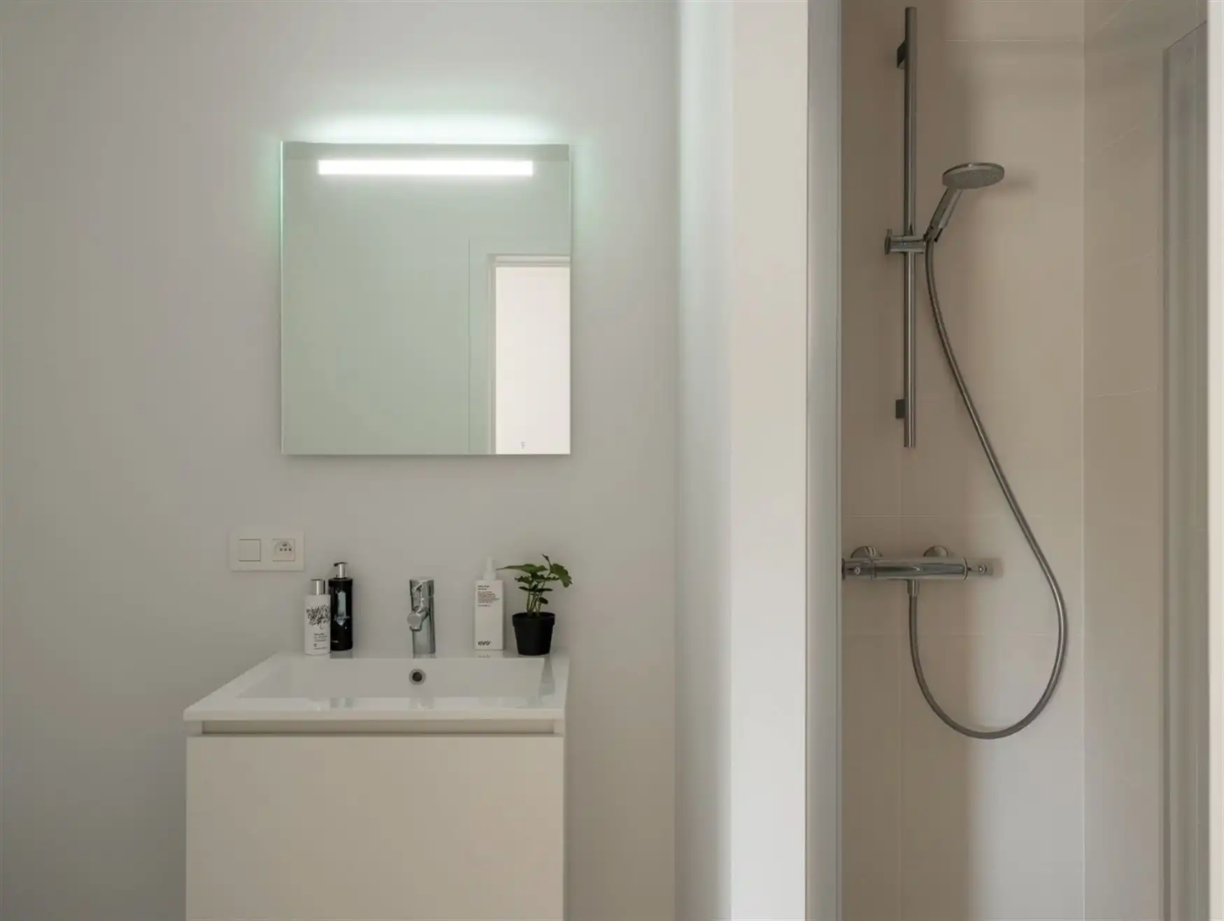 Gerenoveerd éénslaapkamerappartement aan de Vlaamsekaai foto 4