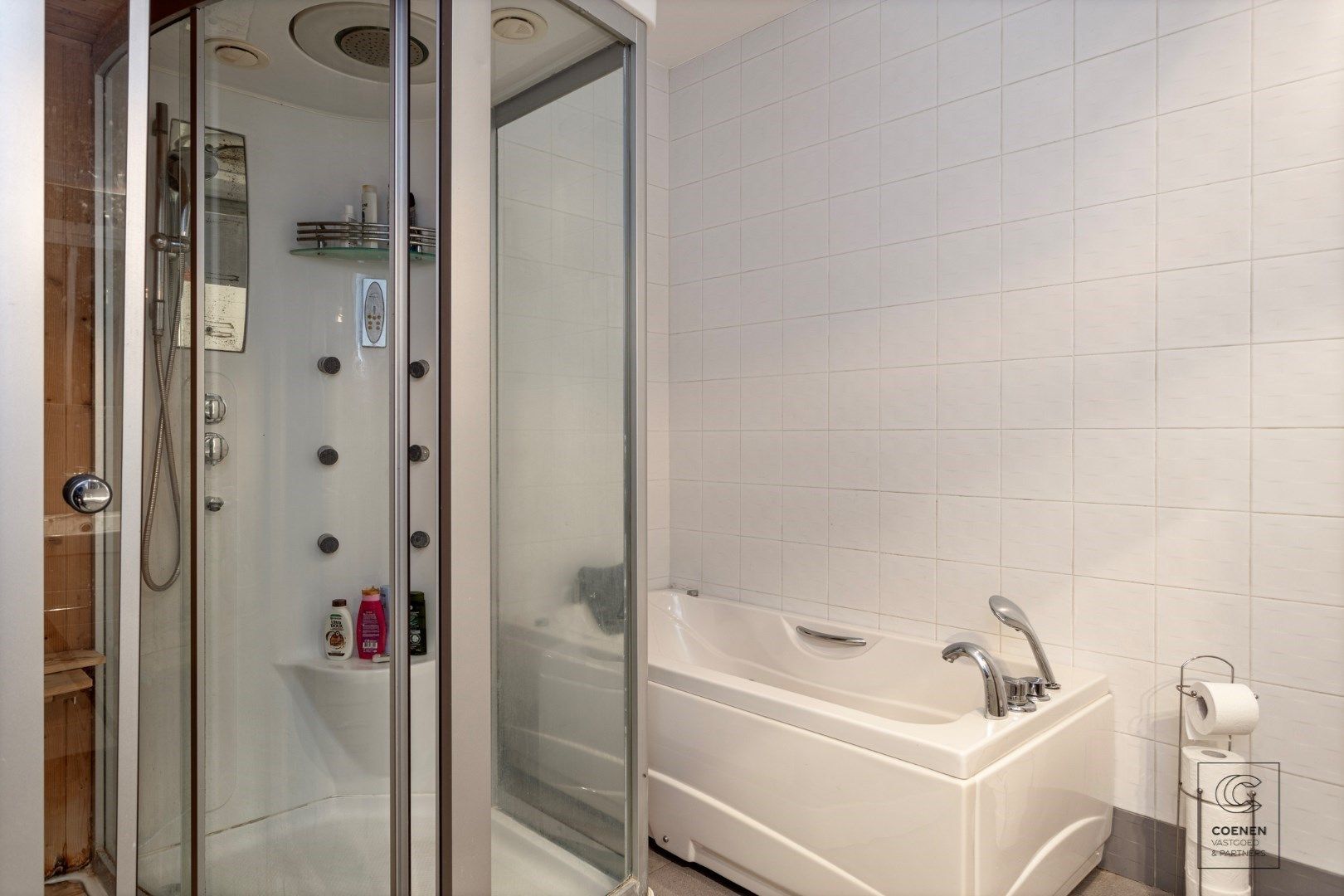 Ruime woning met 5 slpk's en een bew opp van 155 m² op zeer centrale ligging te Merksem foto 16