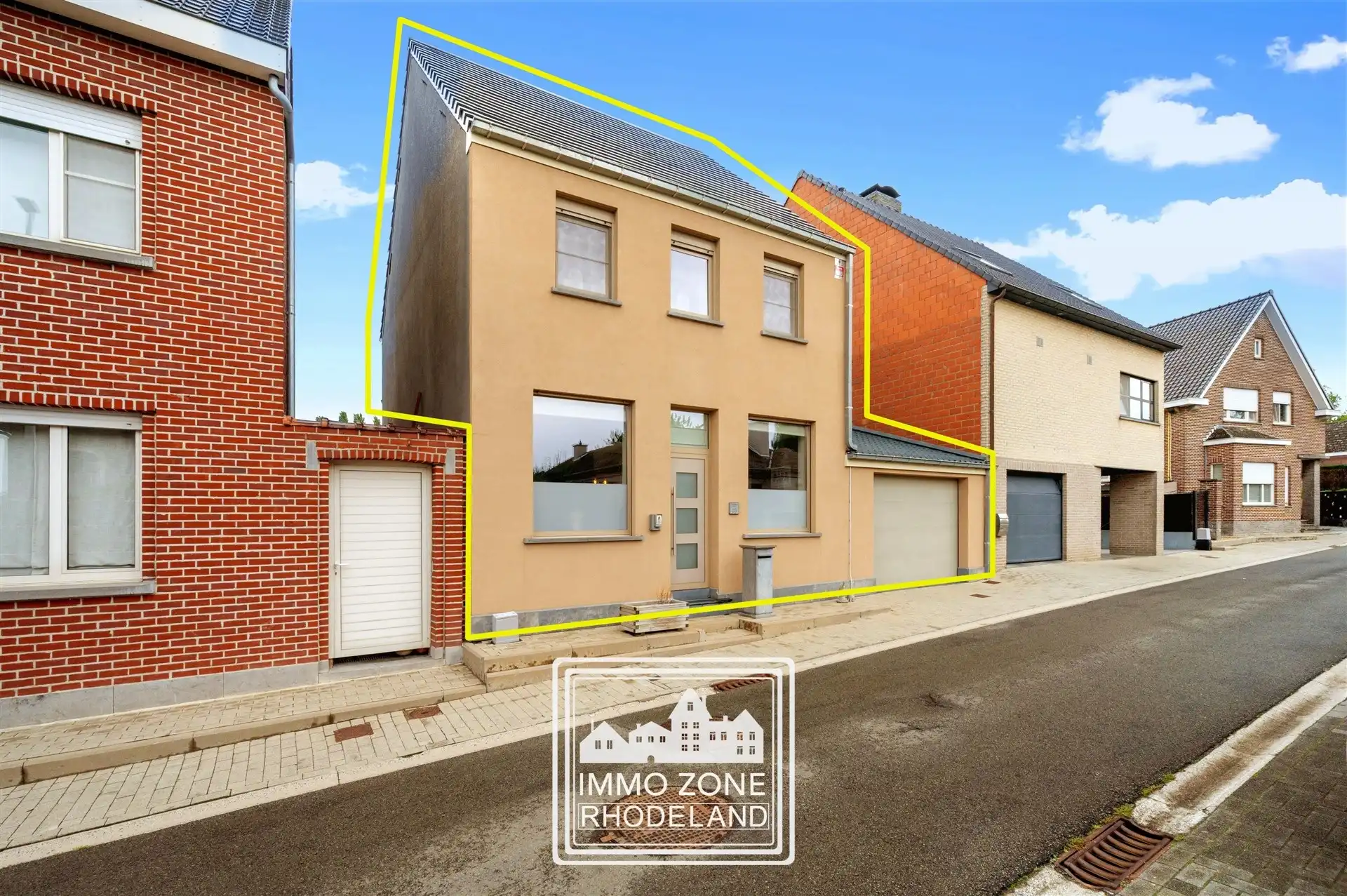 Knappe instapklare woning met 3 slpks, garage en mooie tuin  foto 2