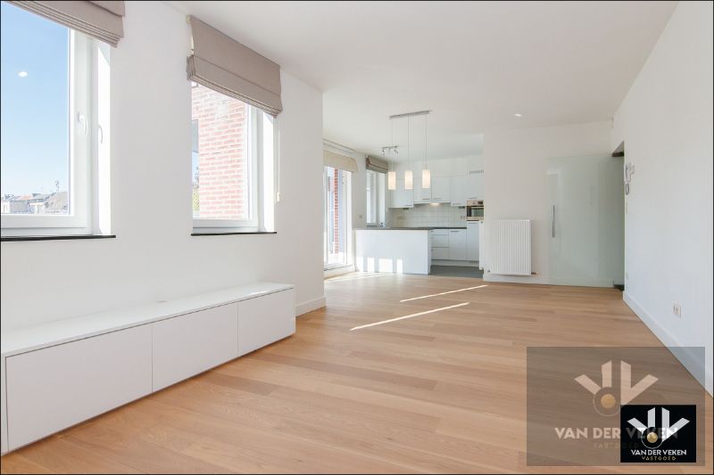 Lichtrijk, energiezuinig en instapklaar 2-slaapkamerappartement met ruim, uitnodigend en zuid-gericht terras op wandelafstand van het centrum foto 4