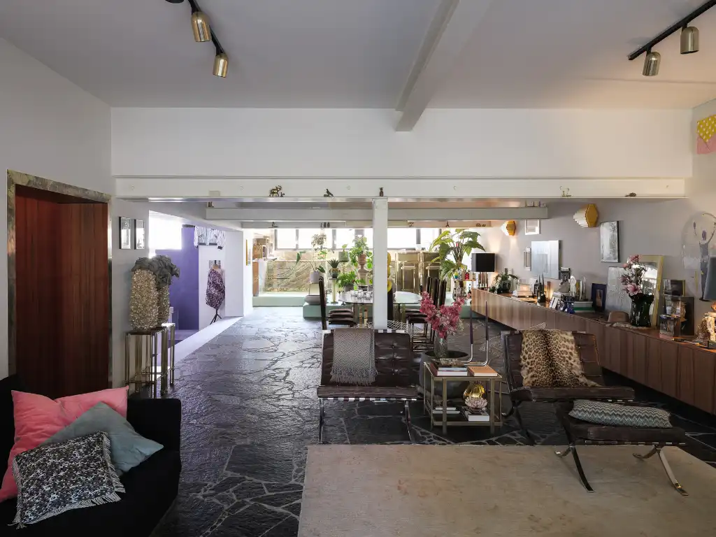 Imposant designappartement met loftallures nabij het Wintercircus en De Krook foto 8