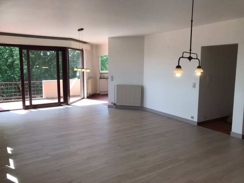 Rustig en zongeoriënteerd 3 slk appartement (153 m²), terras met een groen en weids uitzicht over het Kanaal Gent-Oostende, kelder met private autostaanplaats - op wandelafstand van AZ Sint Jan Campus en op 3 km  van het centrum van Brugge. foto 14