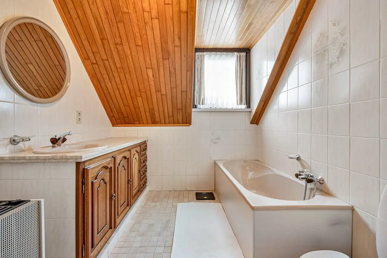 Praktische en ruime gezinswoning op rustige locatie nabij alle faciliteiten! foto 15