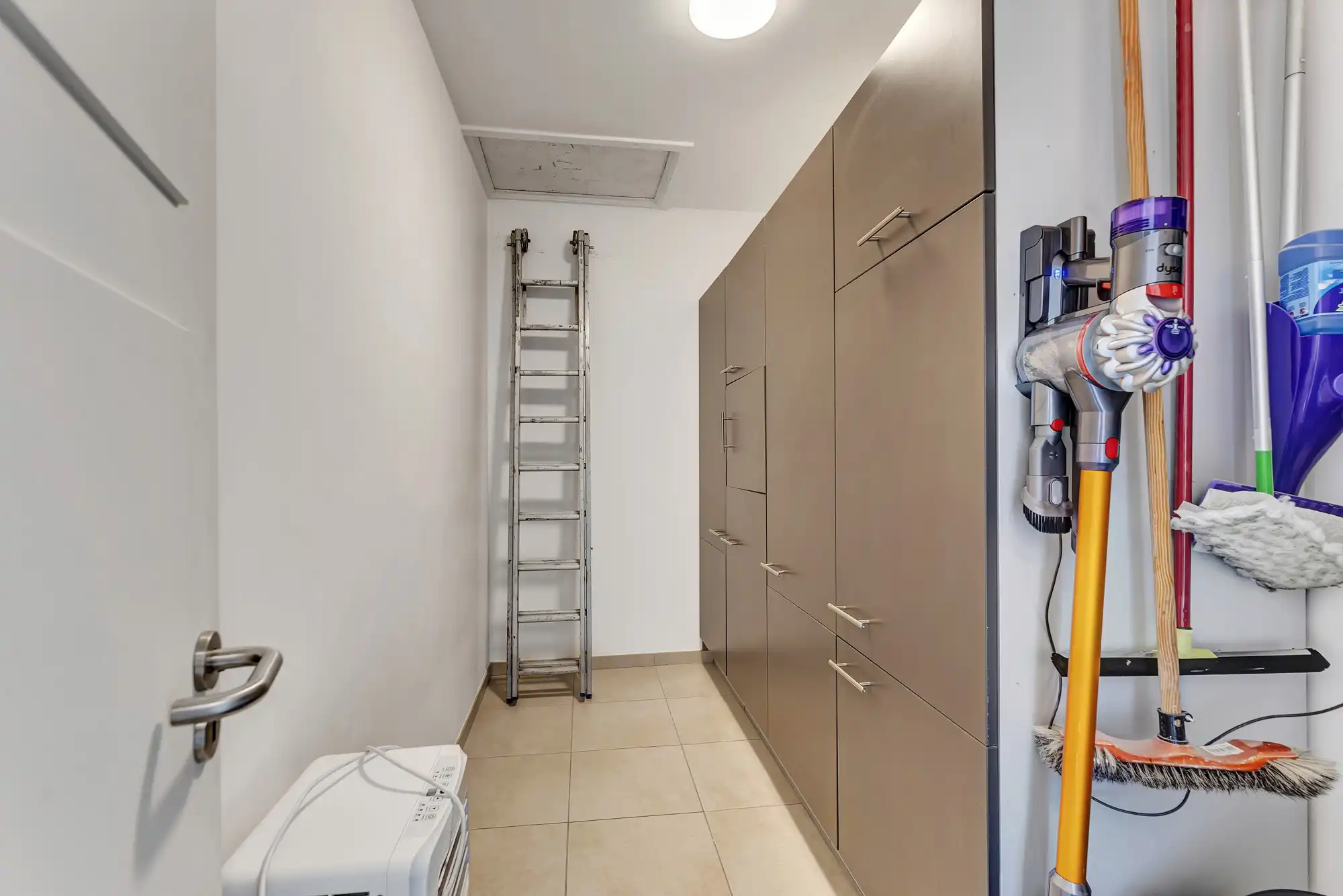 Gerenoveerd penthouse te koop met ruim terras foto 16