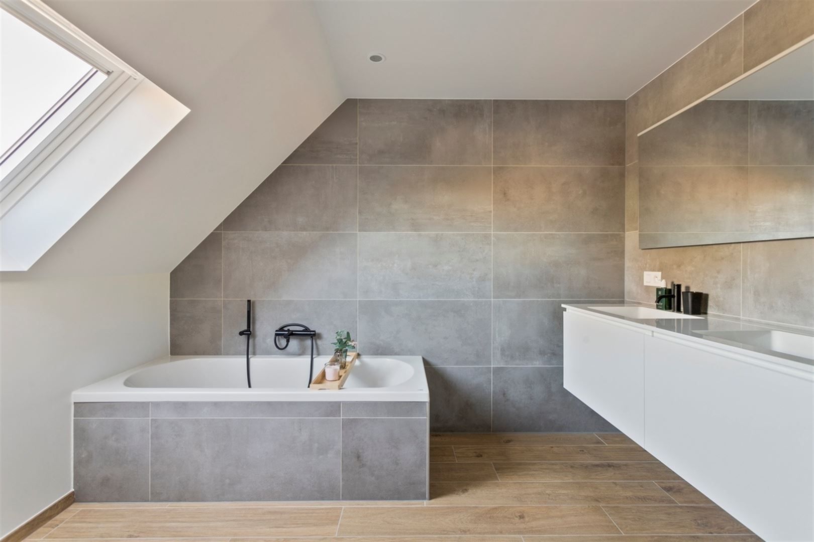 Instapklare mooi gelegen woning in deelgemeente Bevere foto 17