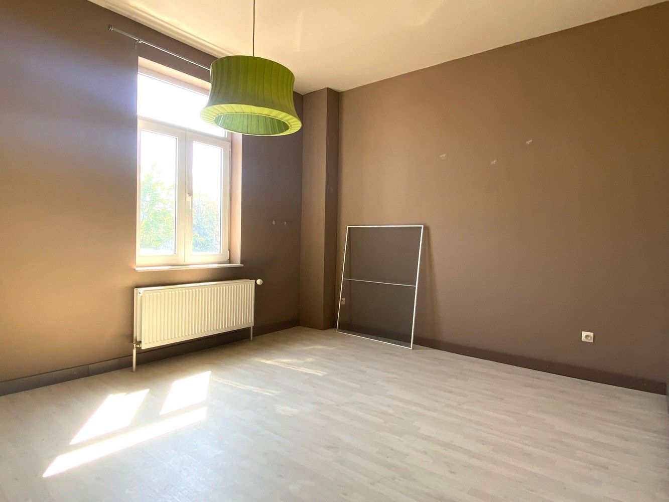 Ruime halfopen gezinswoning met grote garage/atelier (+/- 60m²) op een strategische ligging. foto 13