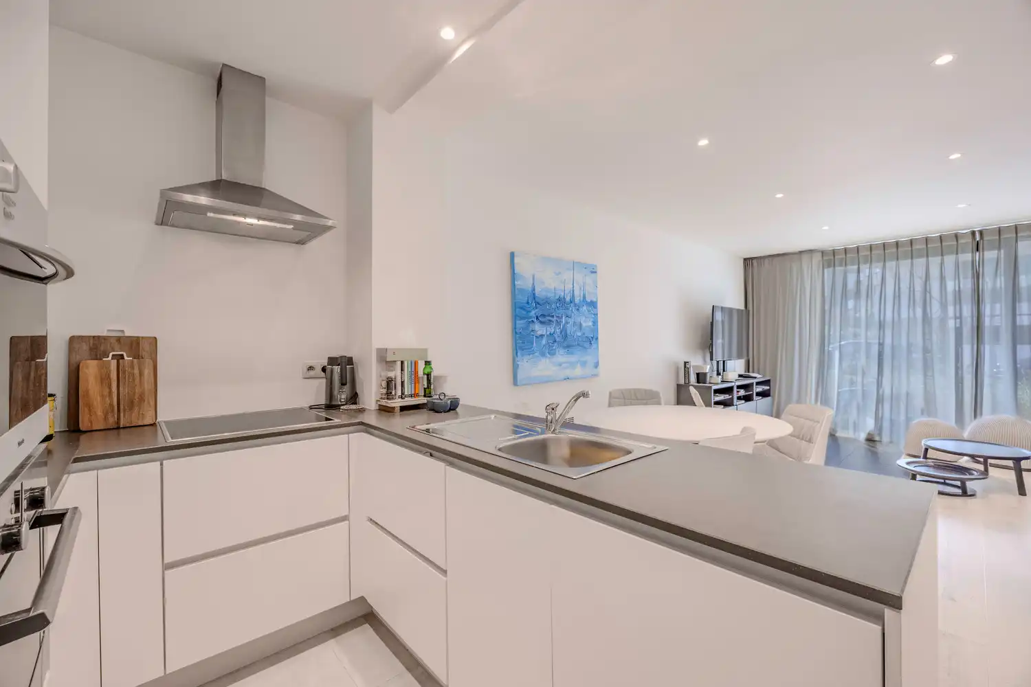 Goed gelegen 2 slaapkamerappartement met zijdelings zeezicht foto 20