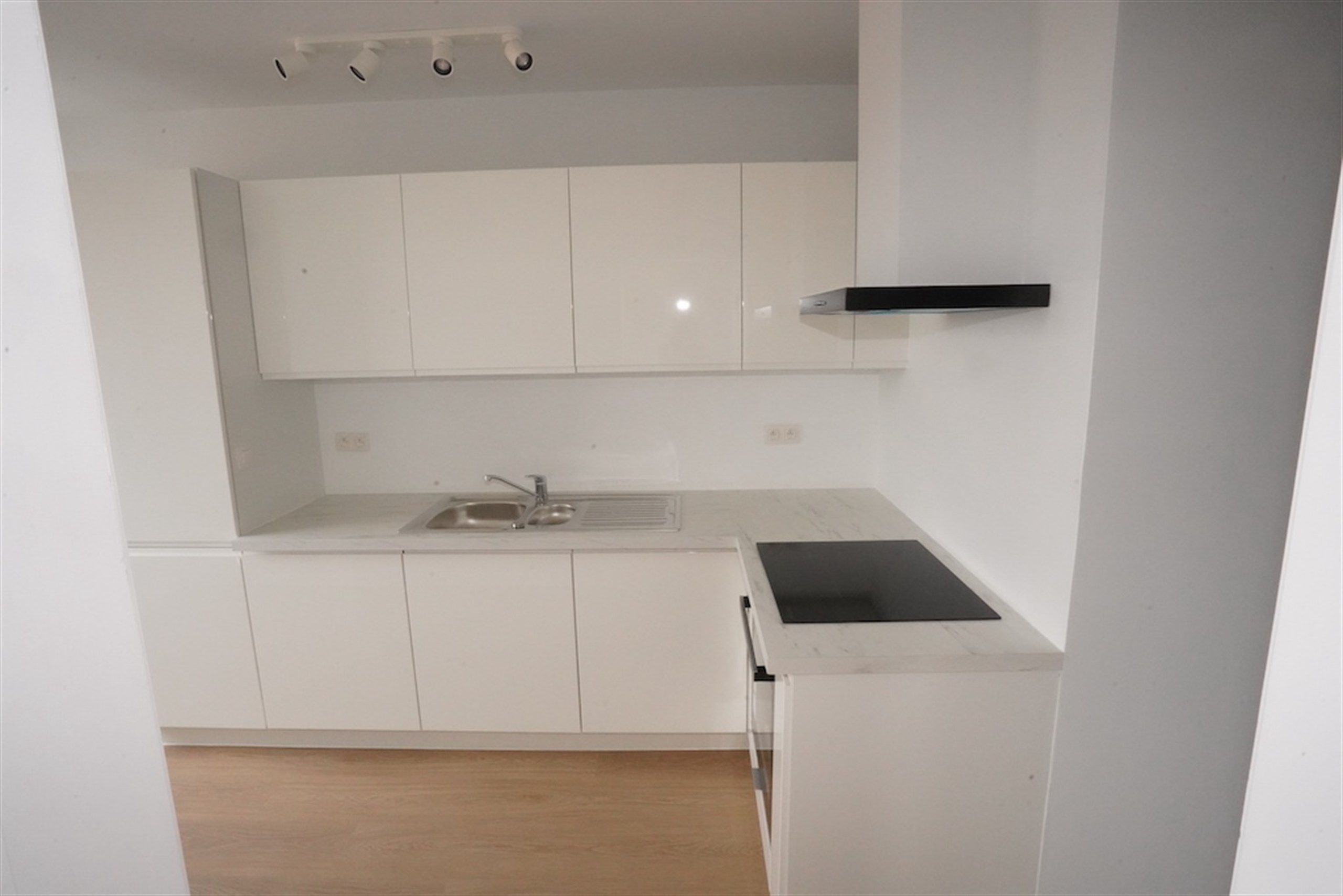 Mooi comfortabel appartement met garage nabij Delhaize foto 7