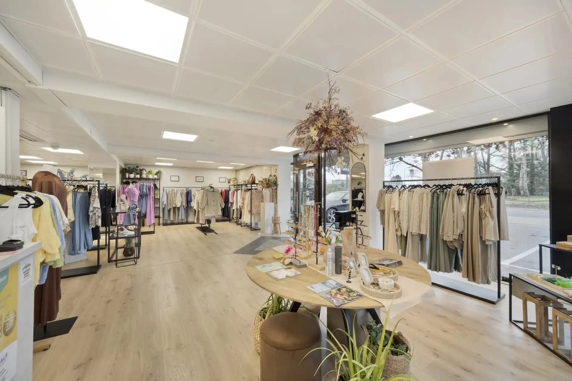 OPBRENGSTEIGENDOM BESTAANDE UIT WINKELRUIMTE EN LOODS IN DIEPENBEEK foto 8