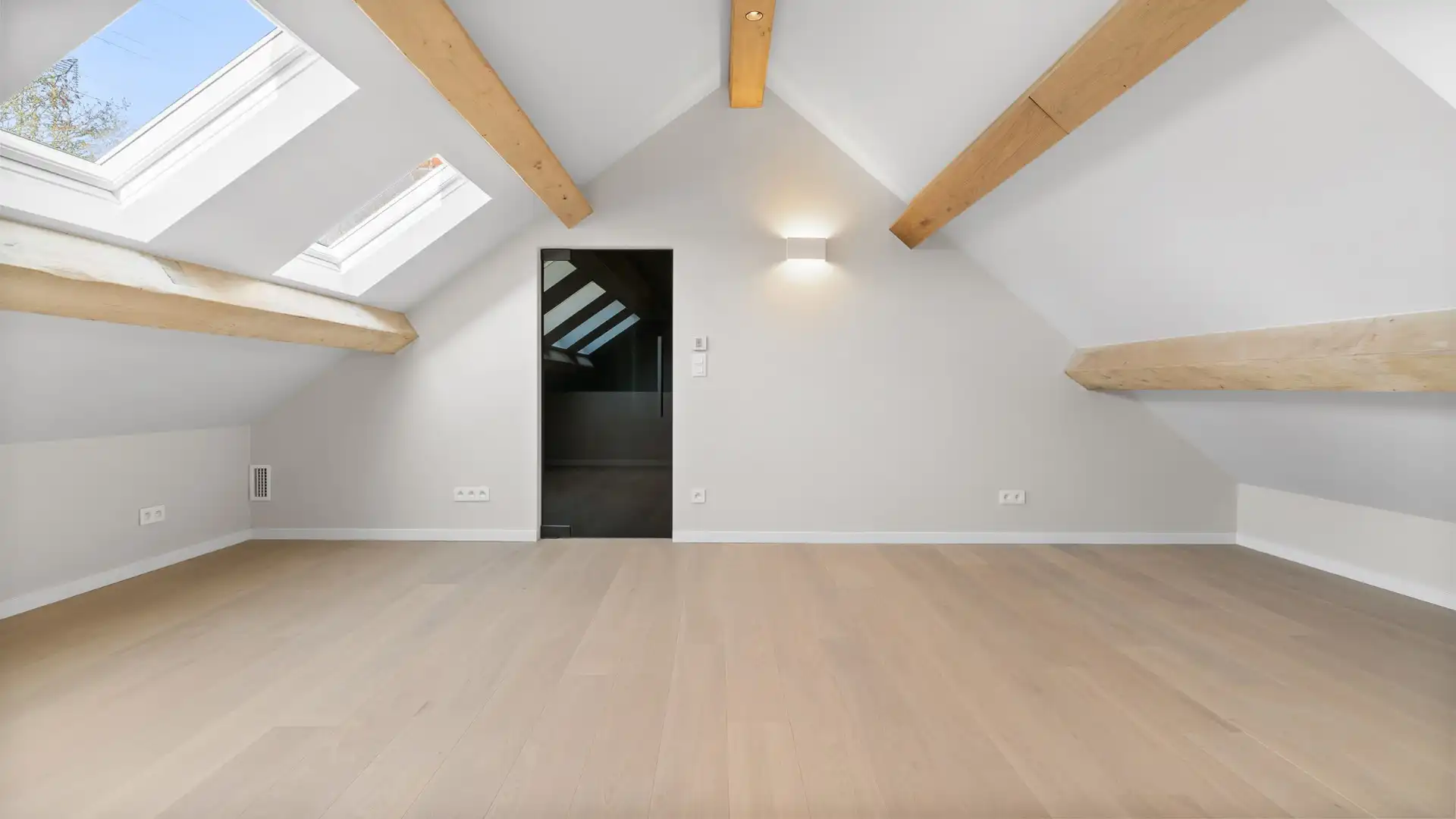 Exclusief hippisch eigendom met binnen- en buitenpiste, paardenstallen foto 25