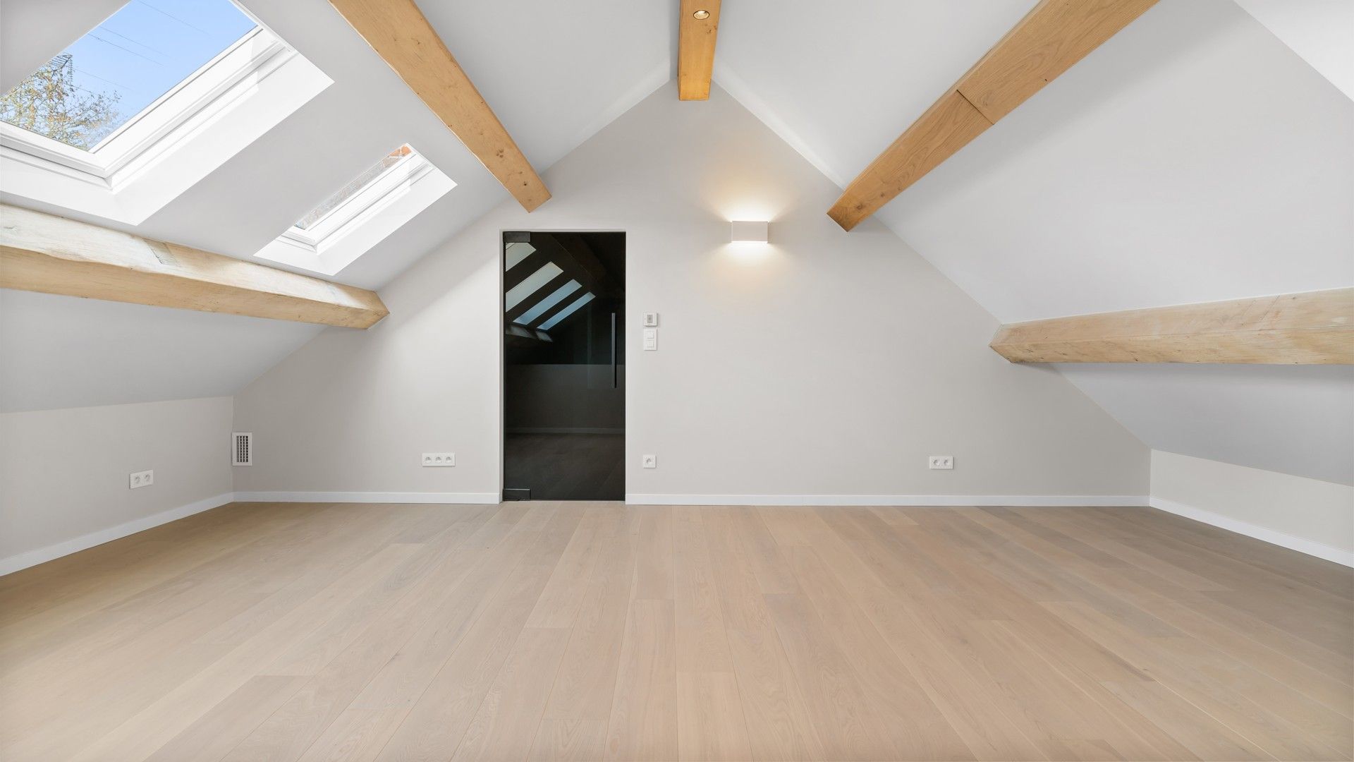 Exclusief hippisch eigendom met binnen- en buitenpiste, paardenstallen foto 25