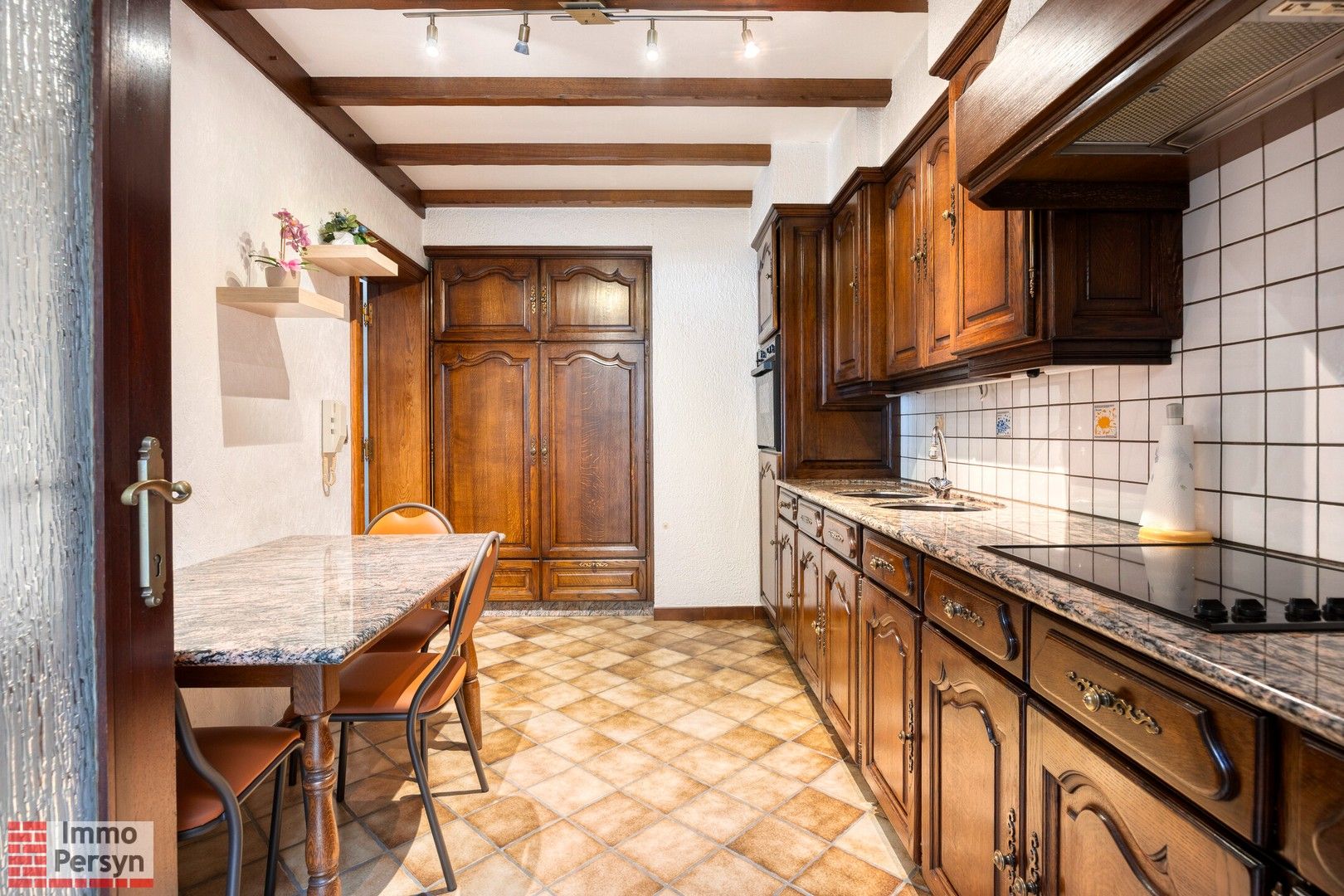 Zeer ruime, op te frissen woning met uitzicht op de Rozenkransweg – centrum Scherpenheuvel. Geen renovatieplicht! foto 10