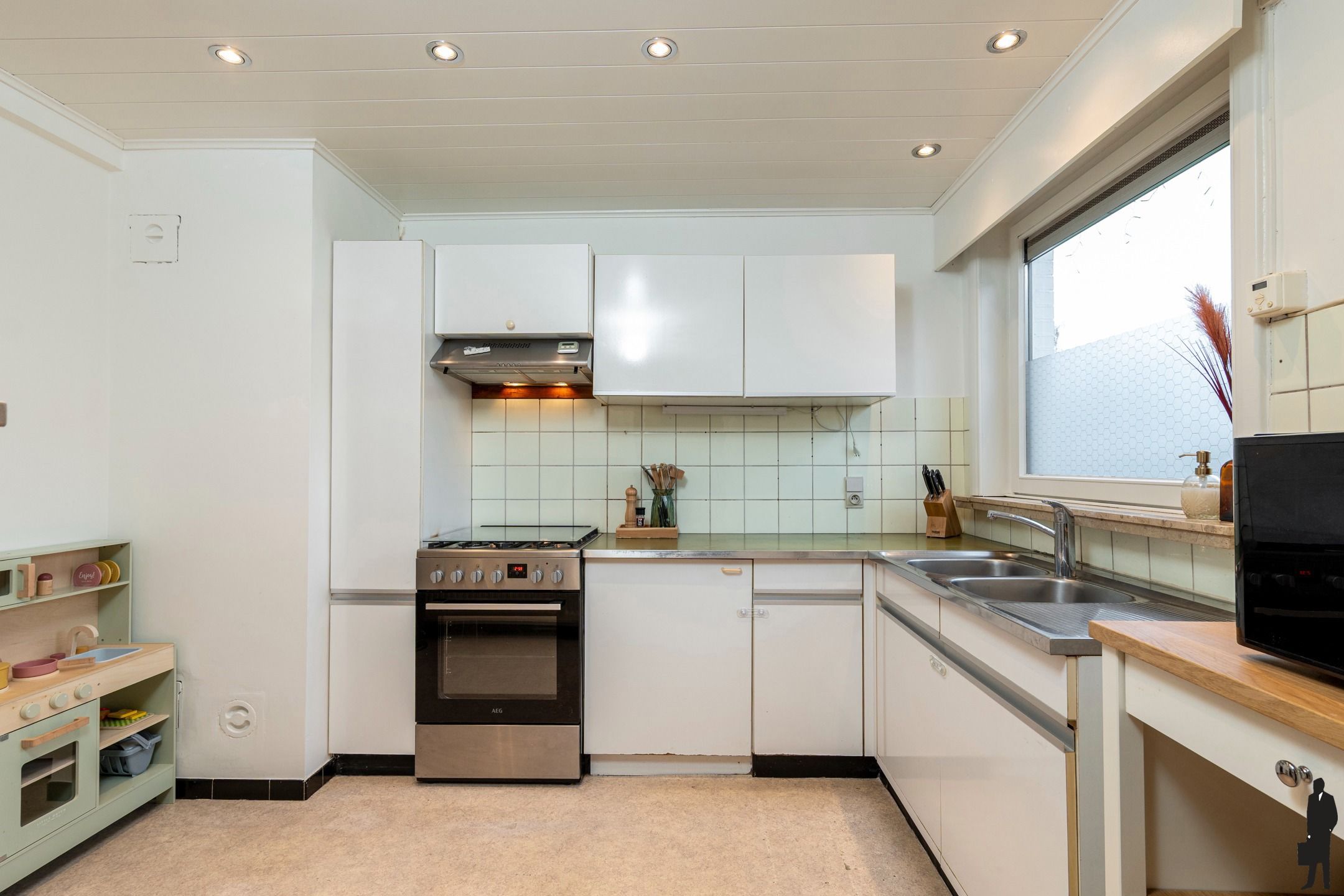 Gezinswoning met garage, tuin en 3 slaapkamers op 527 m² foto 7