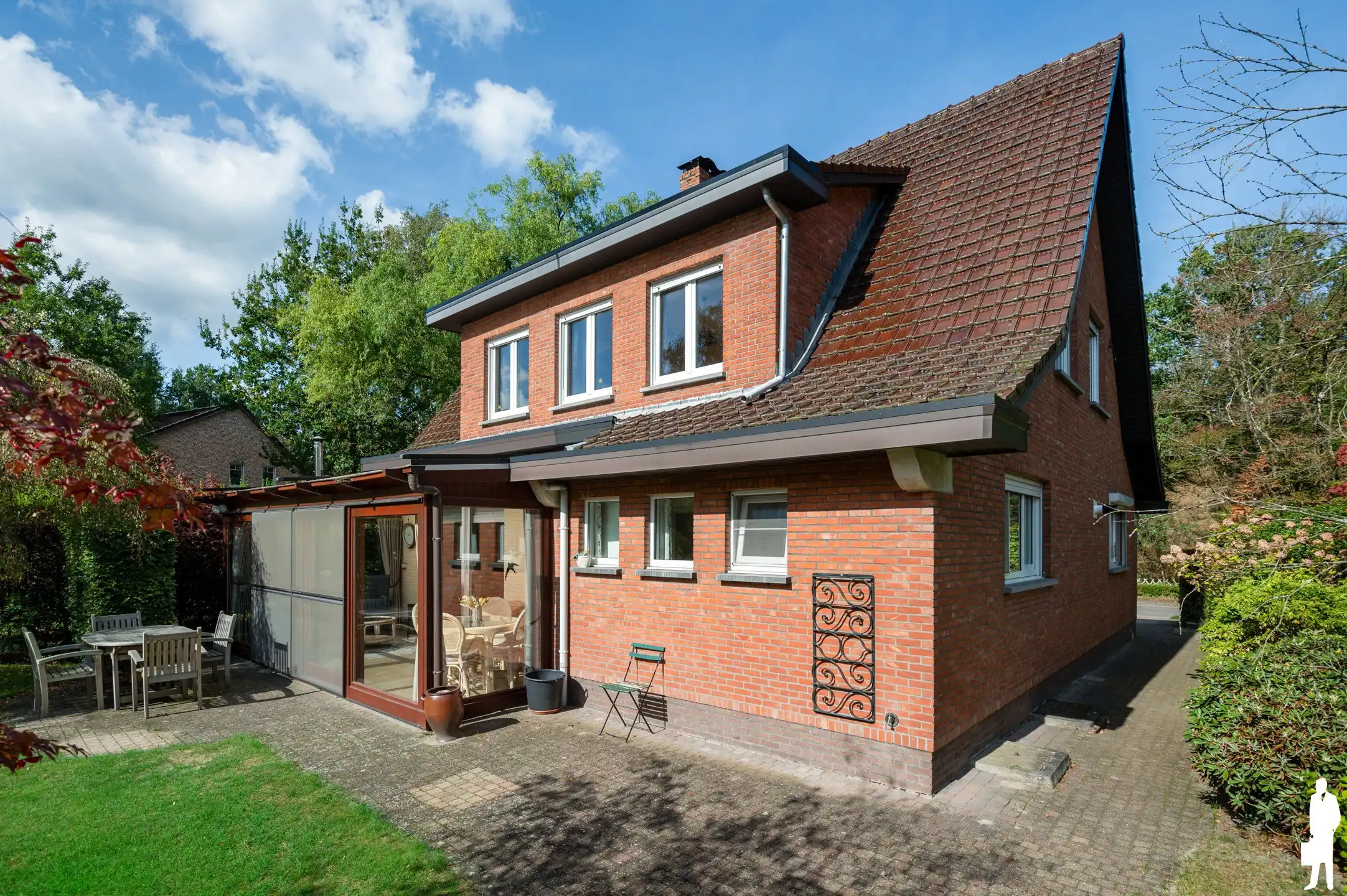 Karaktervolle vrijstaande woning met 3 slaapkamers, veranda en prachtig aangelegde tuin op toplocatie aan de Kalmthoutse Heide foto 25